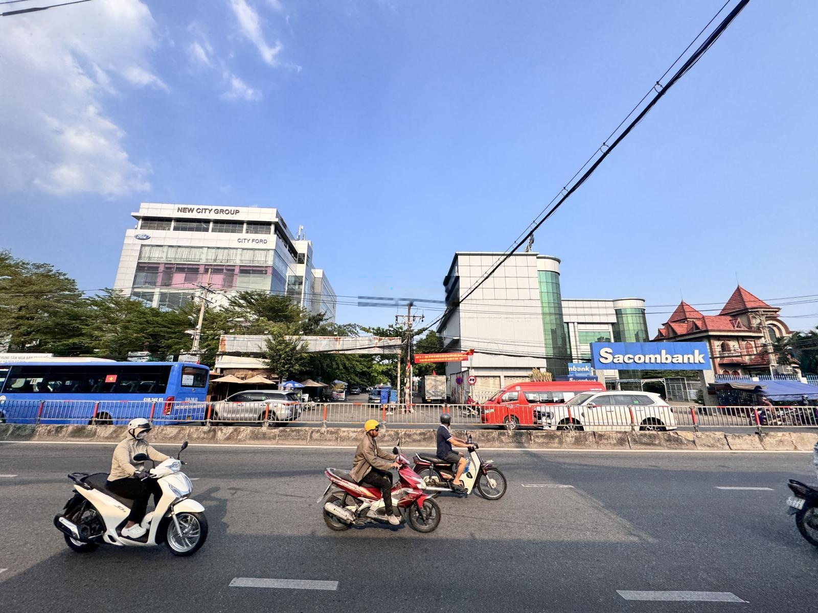 Mặt tiền kinh doanh Quốc Lộ 13- tiện mở showroom, PGD ngân hàng, siêu thị mini- gần chợ Bình Triệu