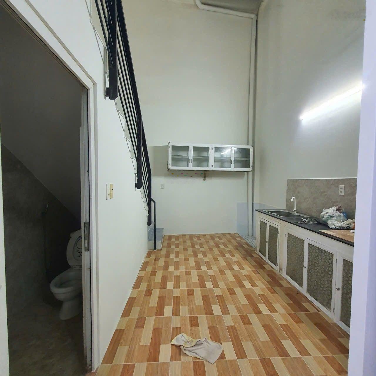 Cho thuê nhà nguyên căn mặt tiền kinh doanh kdc lê thành, bình tân.