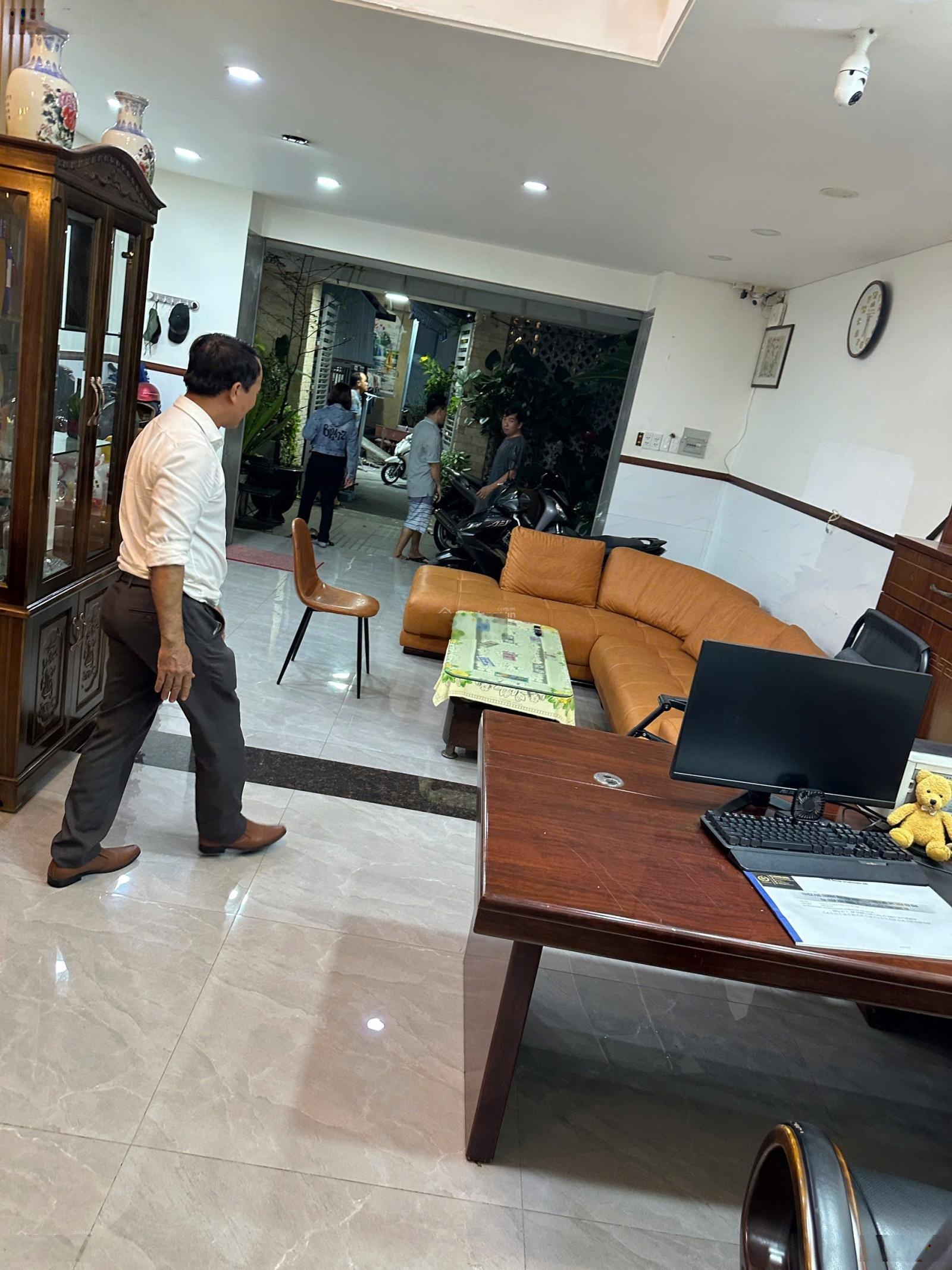 Chủ bán nhà cách siêu thị Bigc (Go) tầm 300 m vị trí đẹp sát Thủ Đức