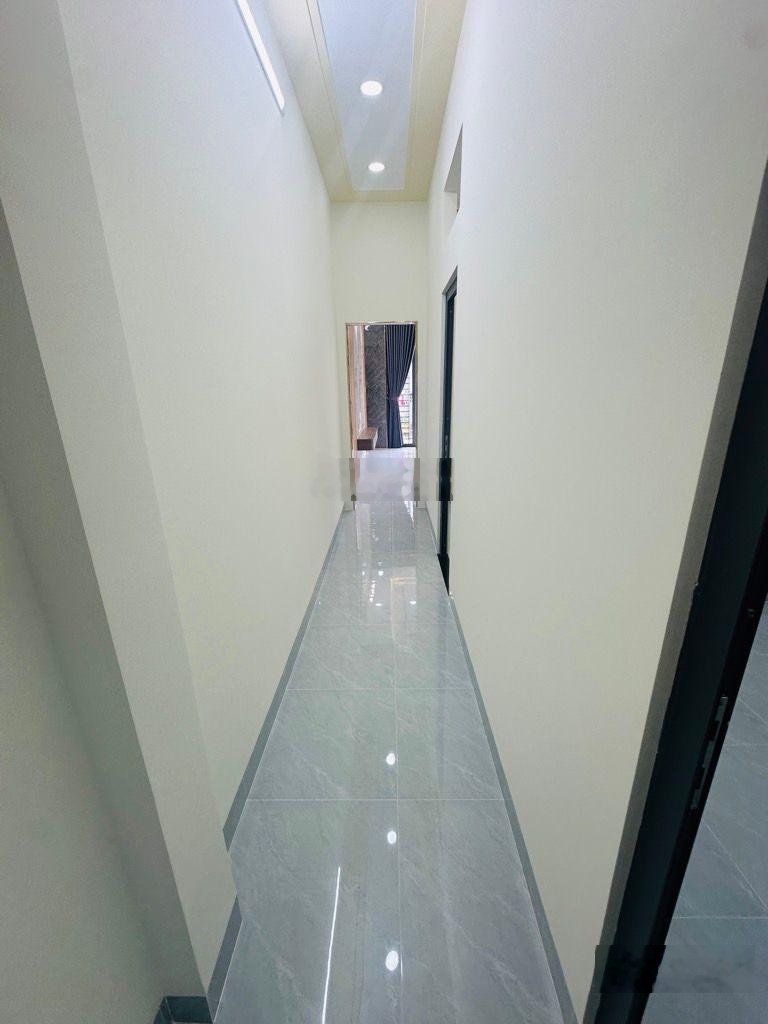 NHỈNH 2 TỶ Bán nhà 56m2 gần Nguyễn Ảnh Thủ, nhà 2 phòng, ô tô đỗ cửa .