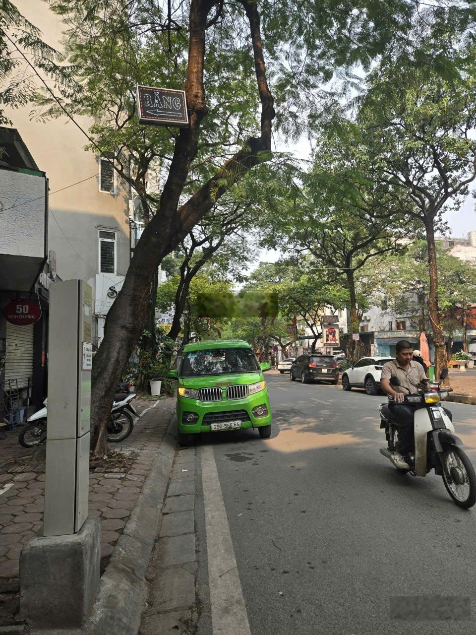 Cho thuê nhà mặt phố Nguyên Hồng, kinh doanh sầm uất giá 32tr/tháng