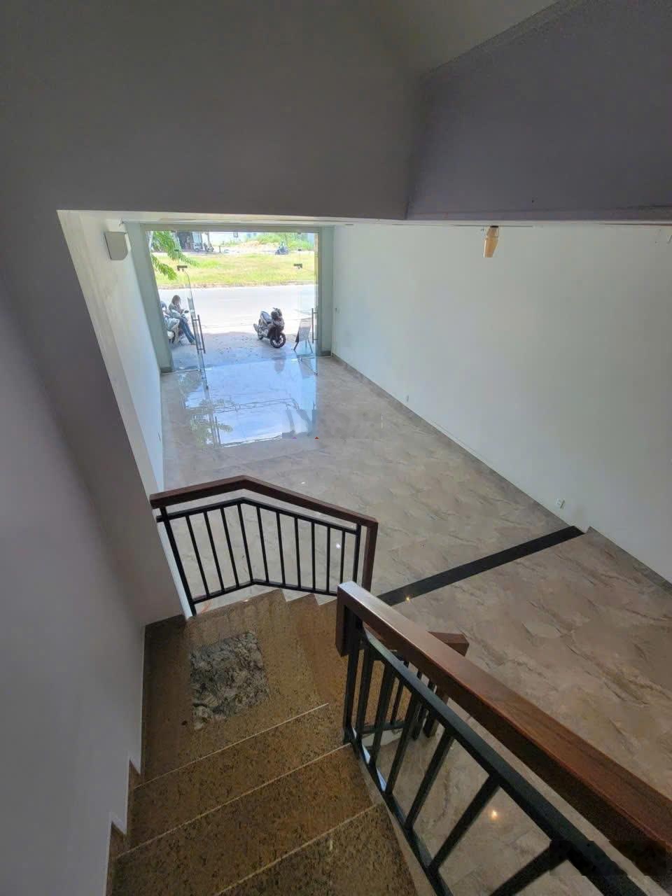 Cho thuê nhà 3 tầng mặt tiền gần đường Nguyễn Phước Lan - đường 29/3, Hoà Xuân