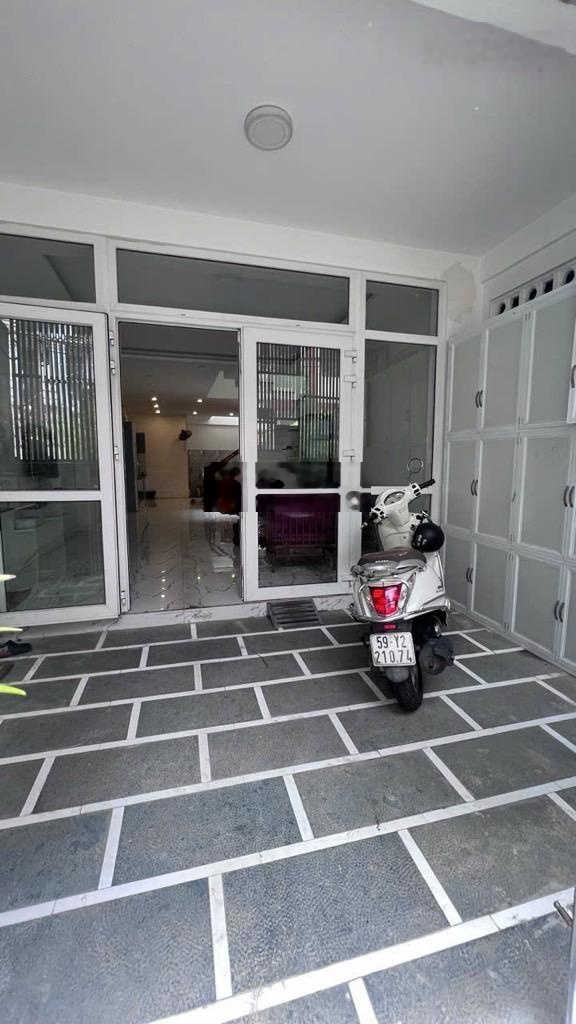 Bán nhà hoàng văn thụ, phường 4, quận tân bình hẻm xe hơi 6m dòng tiền ổn định 73 m2 4pm 4wc