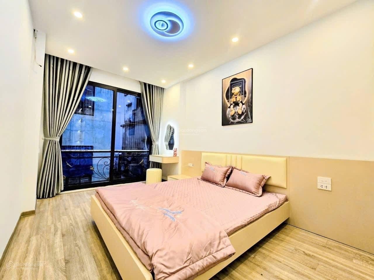 Bán nhà Xuân La, gần Hồ Tây, 12 tỷ, 50m2 4 tầng, cách ô tô 100m
