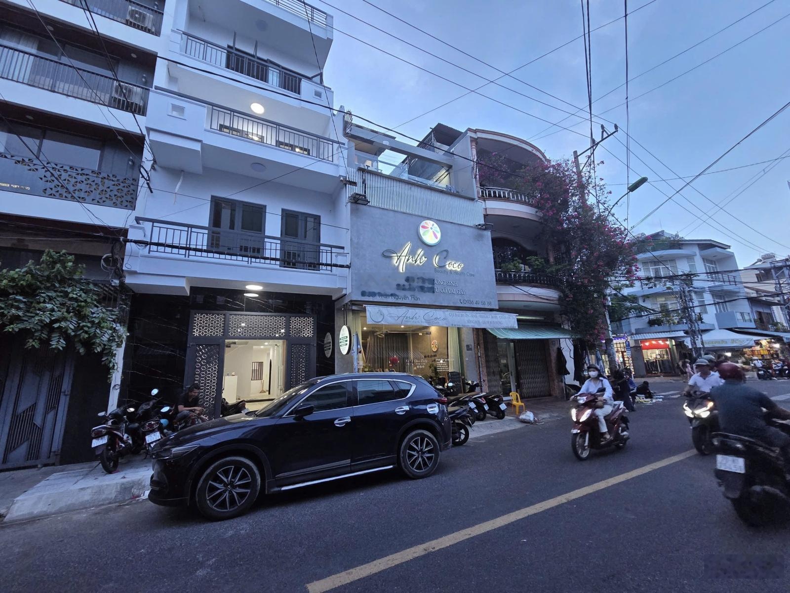 Nhà 4 tầng Trần Nguyên Hãn, có thang máy bài bản (gần chợ Xóm Mới). Giá: 26,9 tỷ