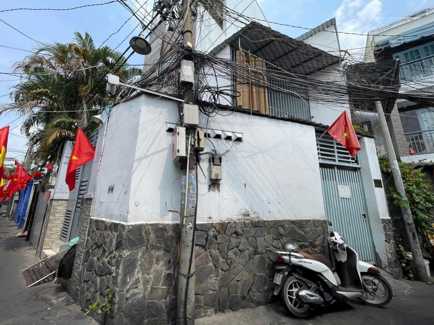 Bán nhà 2 tầng 3pn hẻm thông thoáng.
