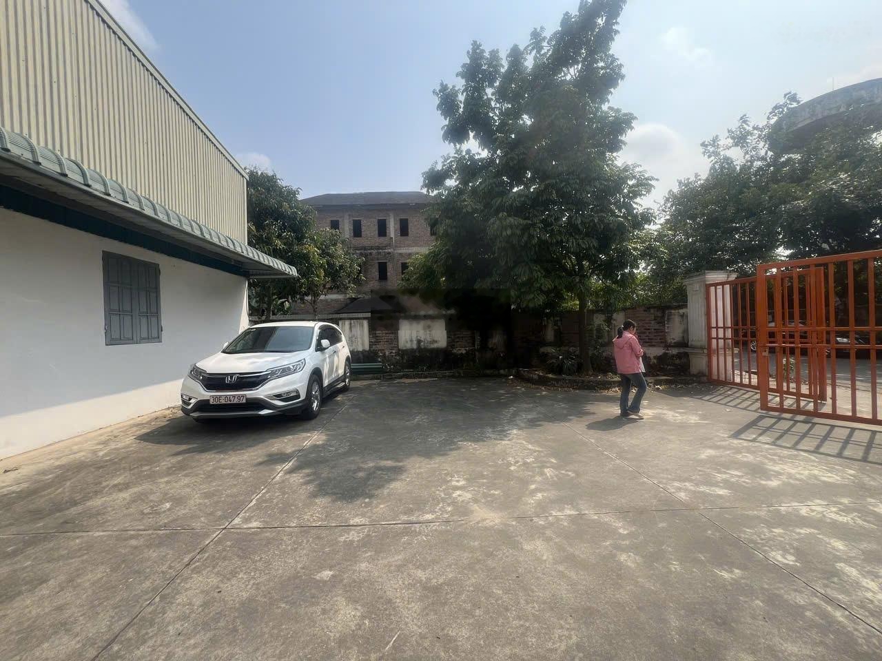Cho thuê kho Xưởng gần Vinhome smartcity -Cổng chào Nam An Khánh - 920m2, xe cont vào, xuất VAT
