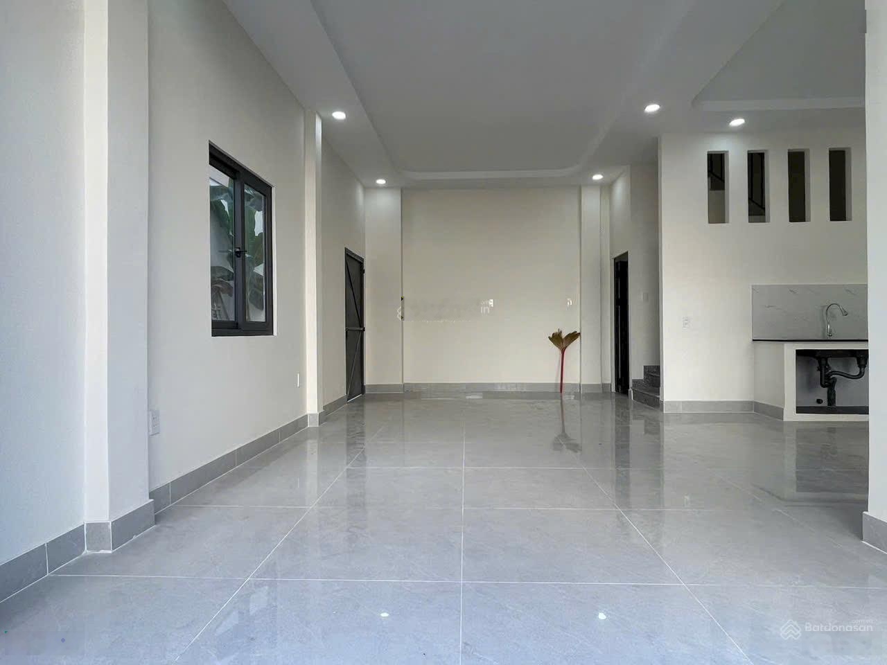 Hàng mới siêu VIPP! Nhà 2 Tầng, ngang 7M ngay Xa Lộ Hà Nội, Khu đồng bộ sạch đẹp, Giá nhỉnh 6 Tỷ