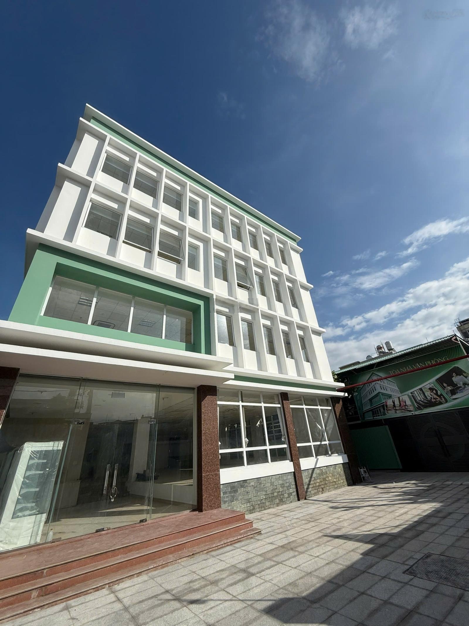 Cho Thuê Tòa Nhà Đường Trường Chinh, P. Tân Bình. DT: 20x20m. 5 Tầng. PCCC Đạt Chuẩn