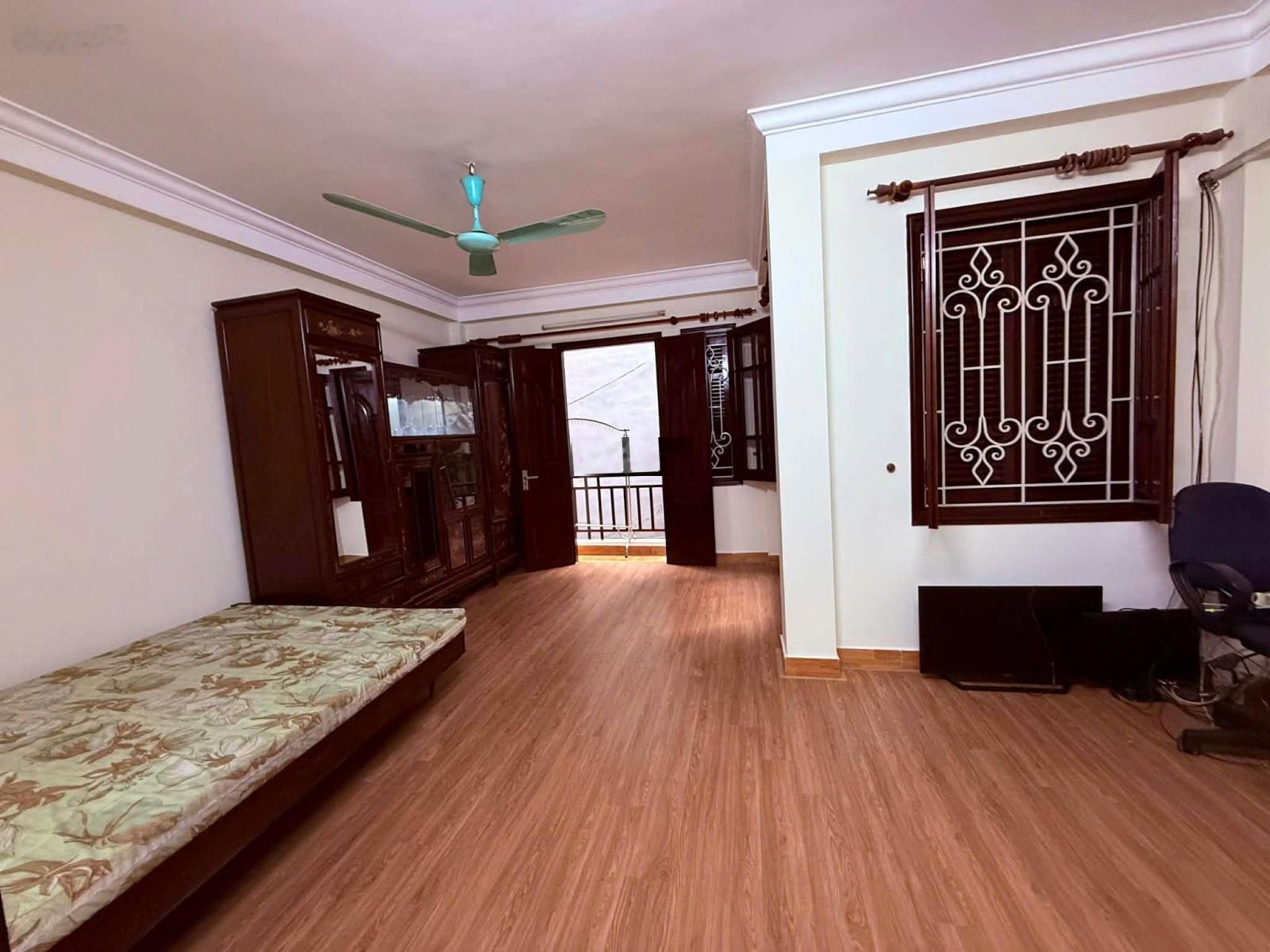 Bán nhà riêng Kim Mã,Ngọc Khánh 40 m ,mặt Tiền 4 m xây 4 t đầy đu nội thất cách phố 20 m giá 9 tỷ