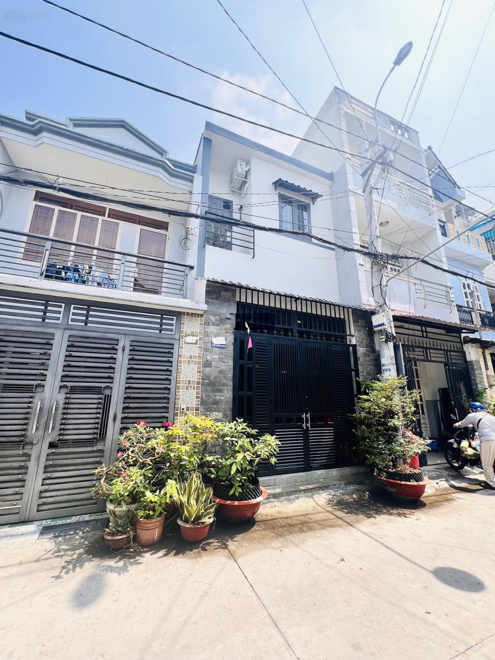 6.x Tỷ nhà 2 tầng, đường số 8, gần Aeon Mall Tân Phú, HXT thông thoáng. 2 mặt tiền, tiện cho thuê.