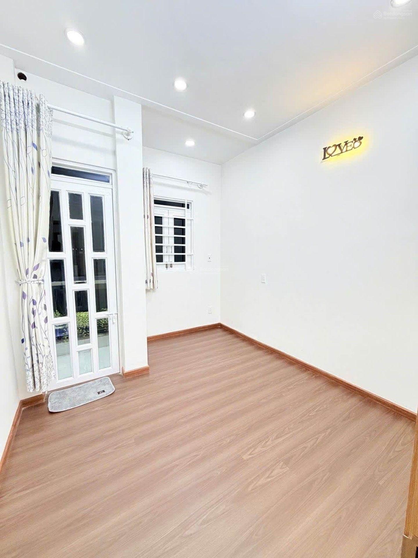 Nhà mới 2T gần sân bay, 31m chỉ nhỉnh 4 tỷ, phường tân sơn, vào ở ngay