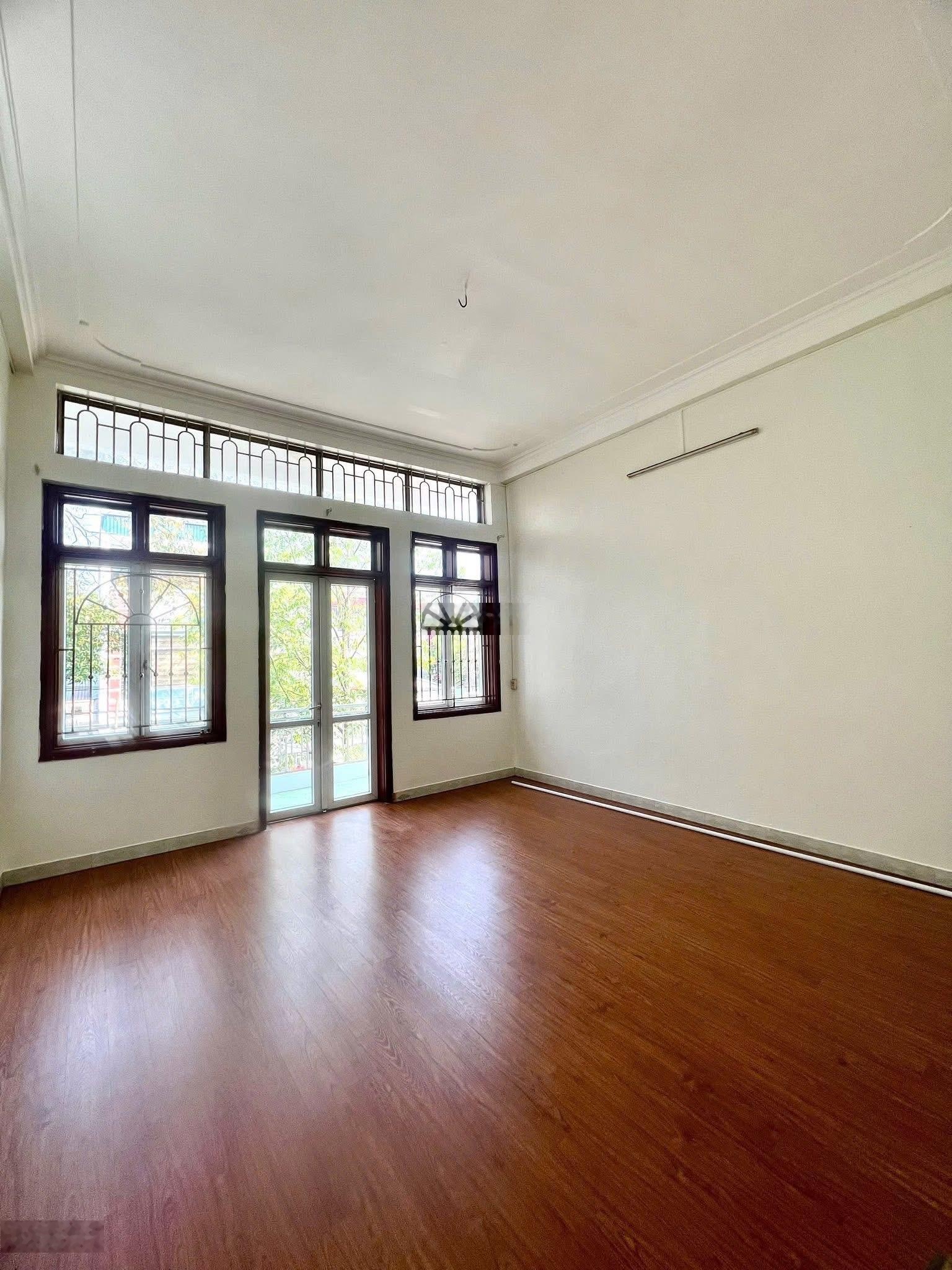 Bán nhà Lê Quý Đôn 60m2 - 6 ngủ - VF3 đỗ cổng - 30m ra phố - ở hay cho thuê đều tốt- ngõ thông rộng