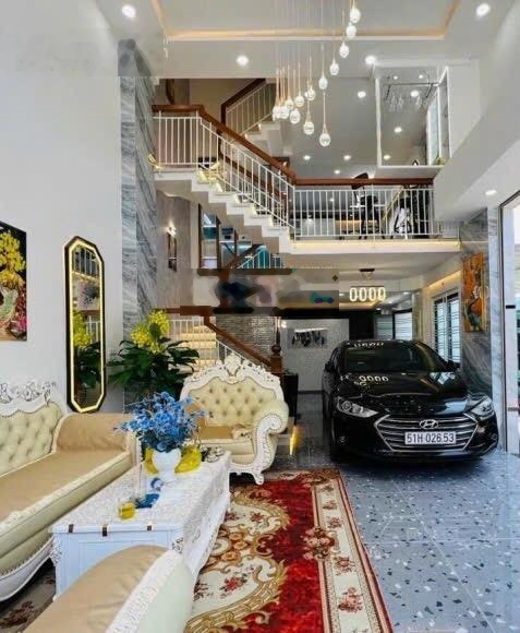 Bán nhà Đường Nguyễn Văn Nguyễn - Quận 1. Giá 4tỷ850/81,6m2 gần trường ĐH Văn Lang. Cho thuê 30tr/t