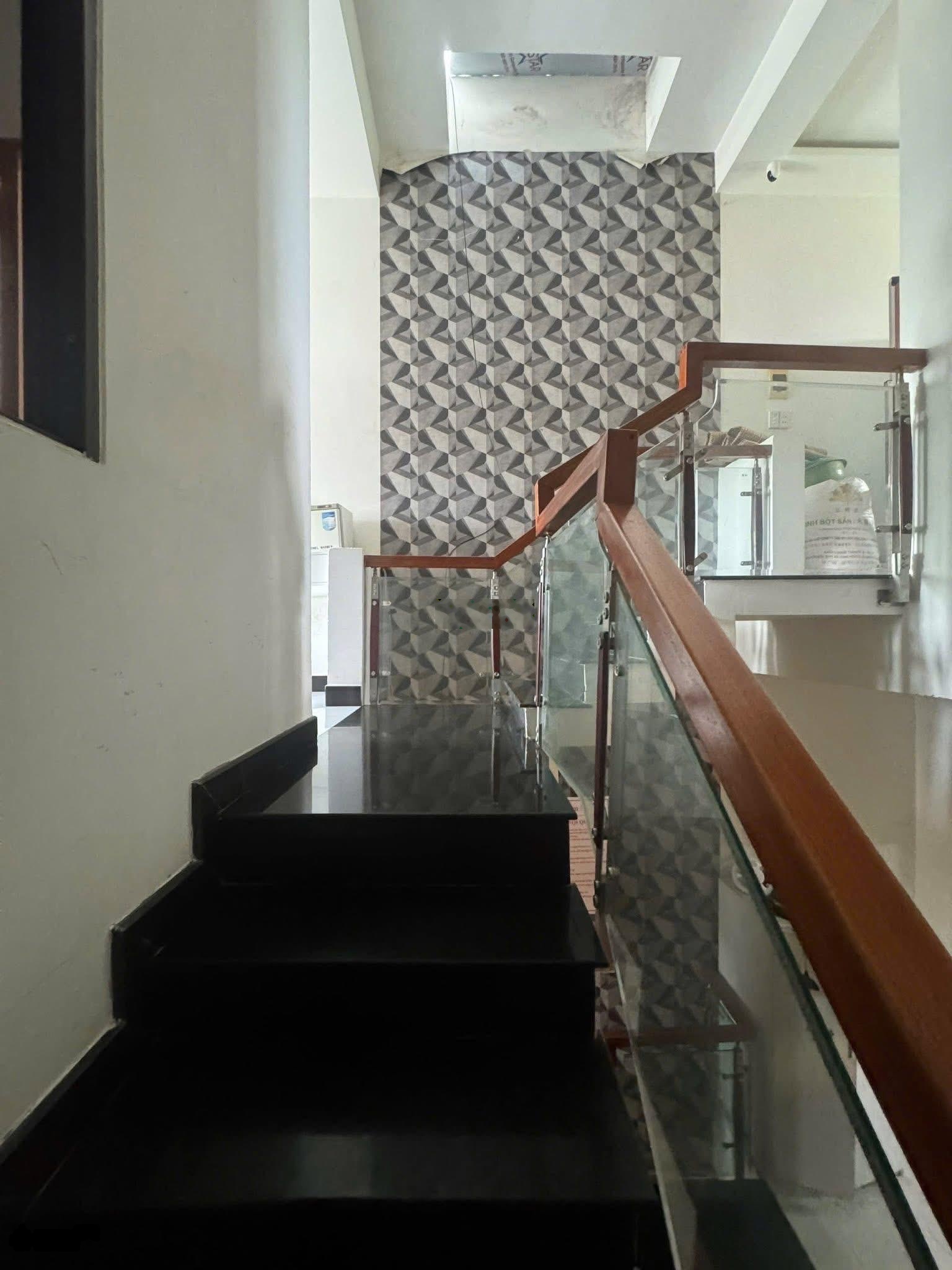 Bán nhà 3 tầng MT Bắc Sơn, view công viên: 0976797397