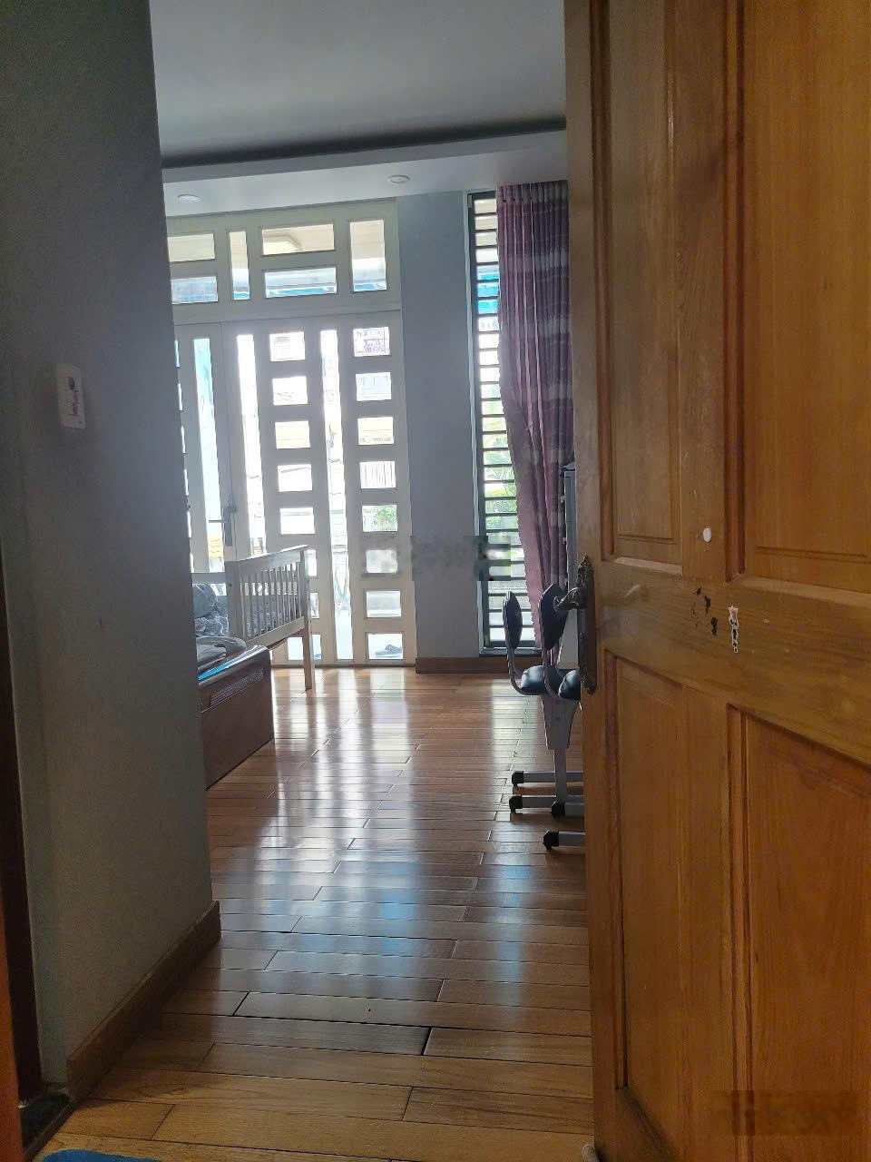 Nhà mới xây dựng 1 trệt, 1 lầu, sân thượng (2.5 tấm) đúc kiên cố, 4.5m x 15m, giá bán: 7.5 tỷ