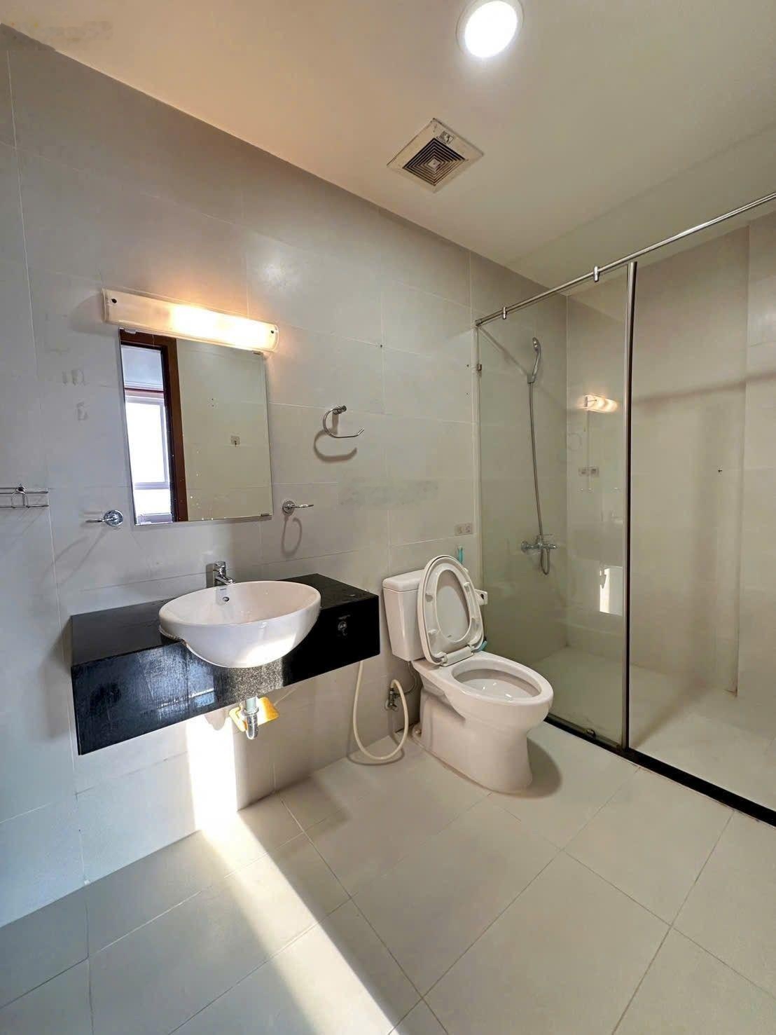 Bán gấp Căn hộ 2PN, 2WC tại Grand Riverside, 5,8 tỷ, 90m2, full nội thất đẹp view đẹp thoáng mát.