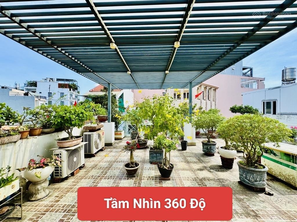 Căn nhà 2 mặt thoáng quỹ đất lớn . không gian sống đẳng cấp giữa trung tâm phú nhuận