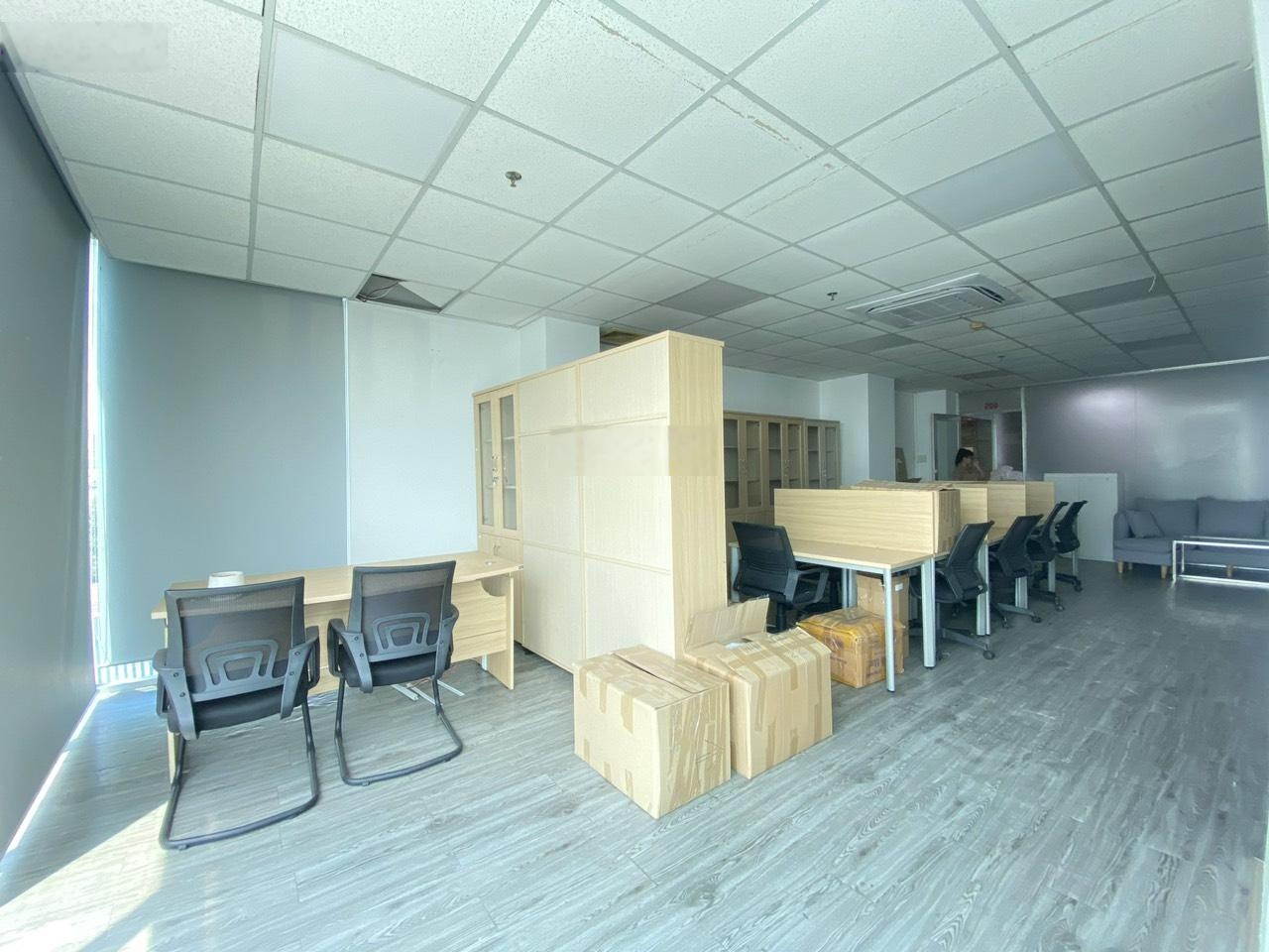 Còn trống sàn lầu 5 diện tích 70m2 , đường trần quang diệu .