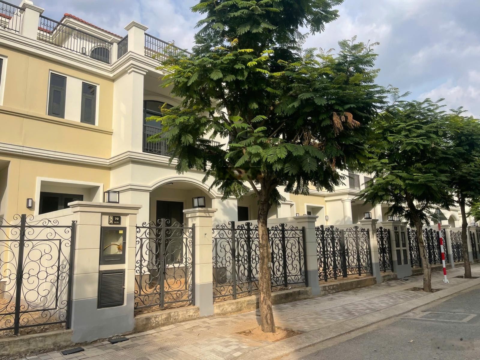 Cơ hội vàng chỉ 7,3 tỷ sở hữu ngay căn 7x19,5m. Rẻ nhất khu valencia . LH 0939420486