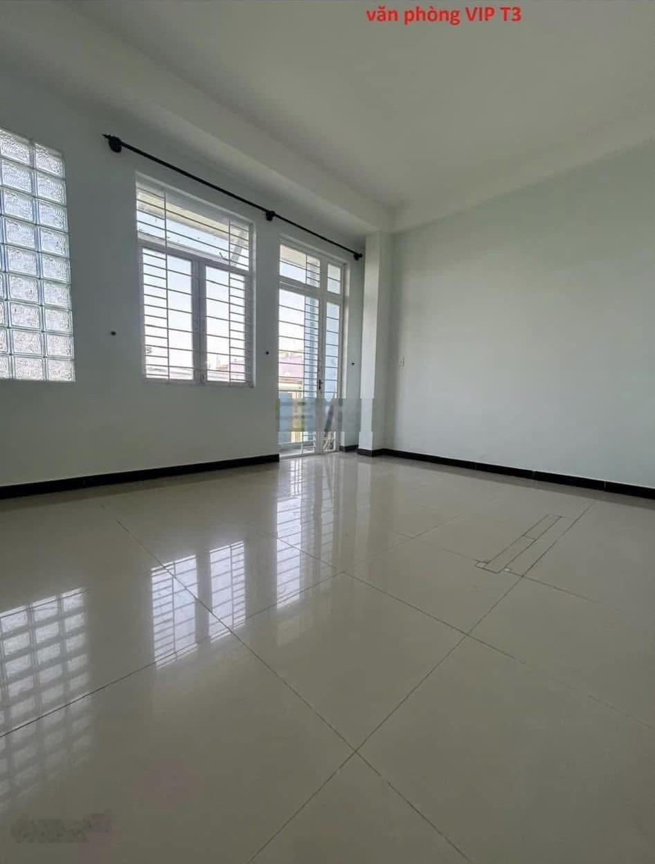 Cho thuê nhà 4 tầng đường lớn mt hoà cường bắc ! Quận hải châu Dt đất 100m2 , Dtsd: 380m2: g