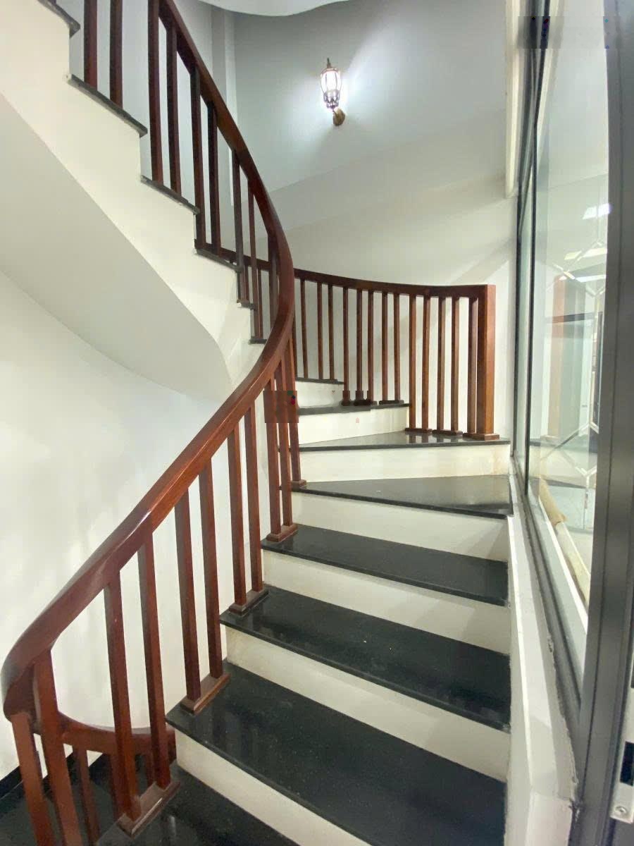 Lô góc - khu phân lô Trần Quang Diệu - ô tô tránh, 40m2 - 6 tầng - mt 4m, chỉ còn 15.9 tỷ