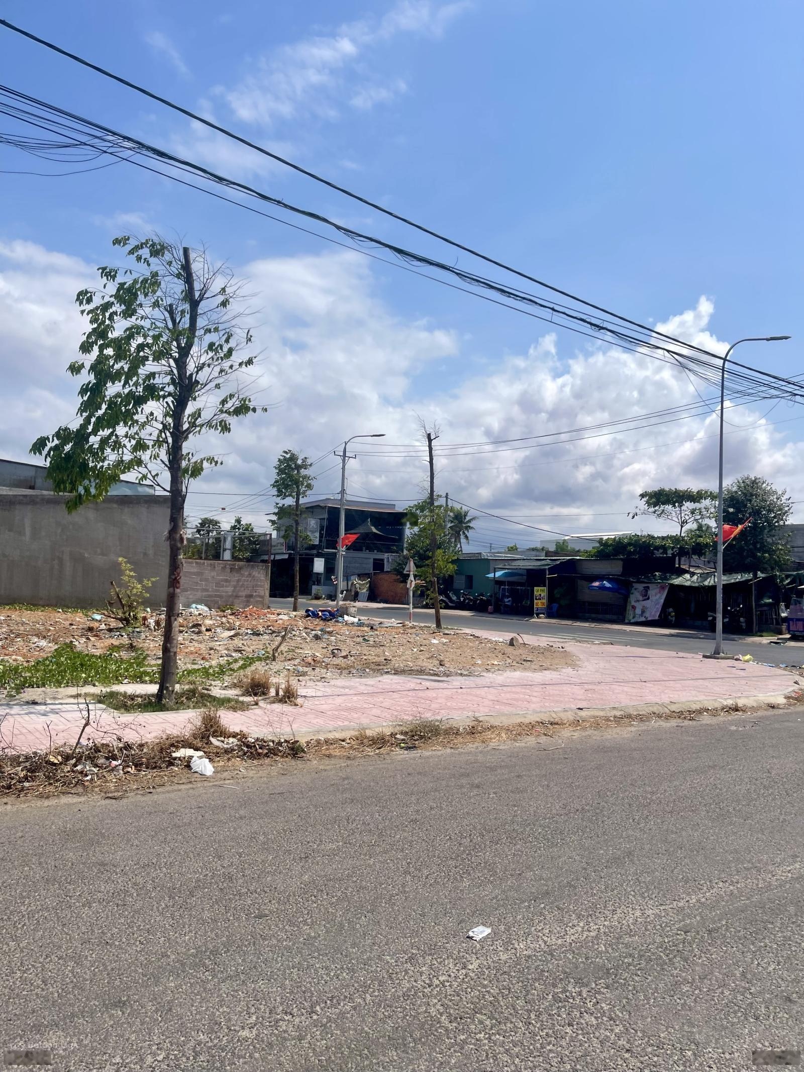 Bán lô đất mặt tiền cảng trung tâm Phan thiết, giá rẻ nhất dãy chỉ 2ty7