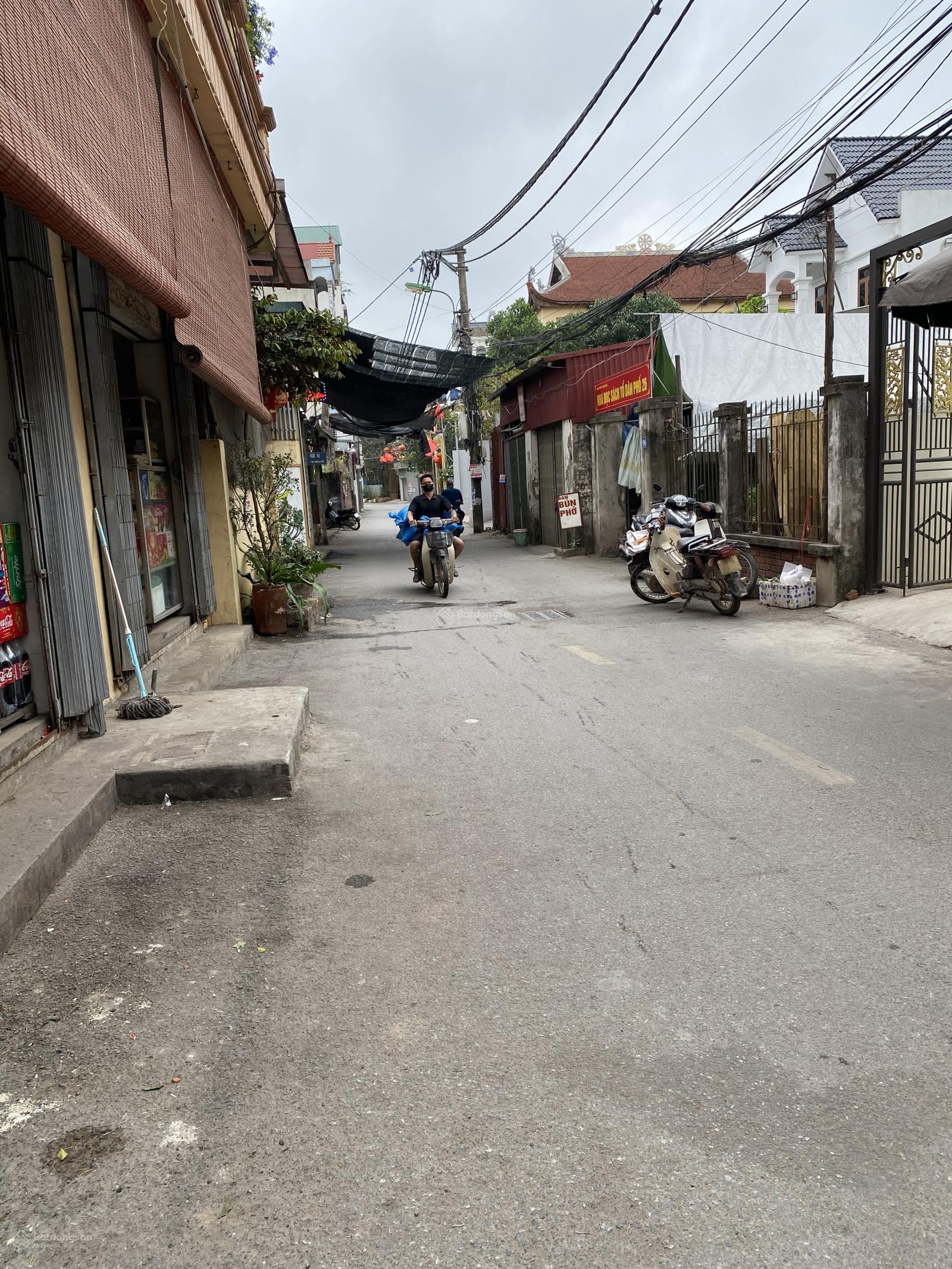 Diện tích vừa xinh- ô tô đỗ cổng- ngõ thoáng, sát chợ- trường đại học phenika