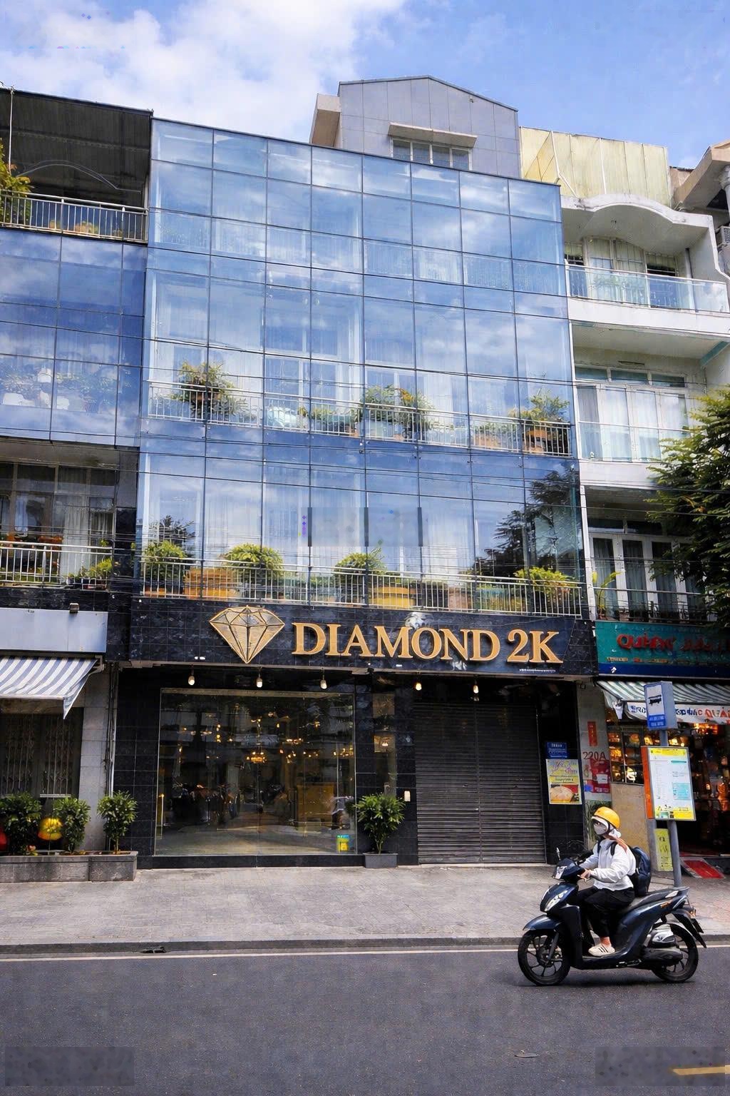 Bán Nhà Mặt Tiền Nguyễn Hồng Đào Gần Sân Bay Tân sơn nhất, Quận Tân Bình DT 7x8m, 4 Tầng, Giá 15 Tỷ