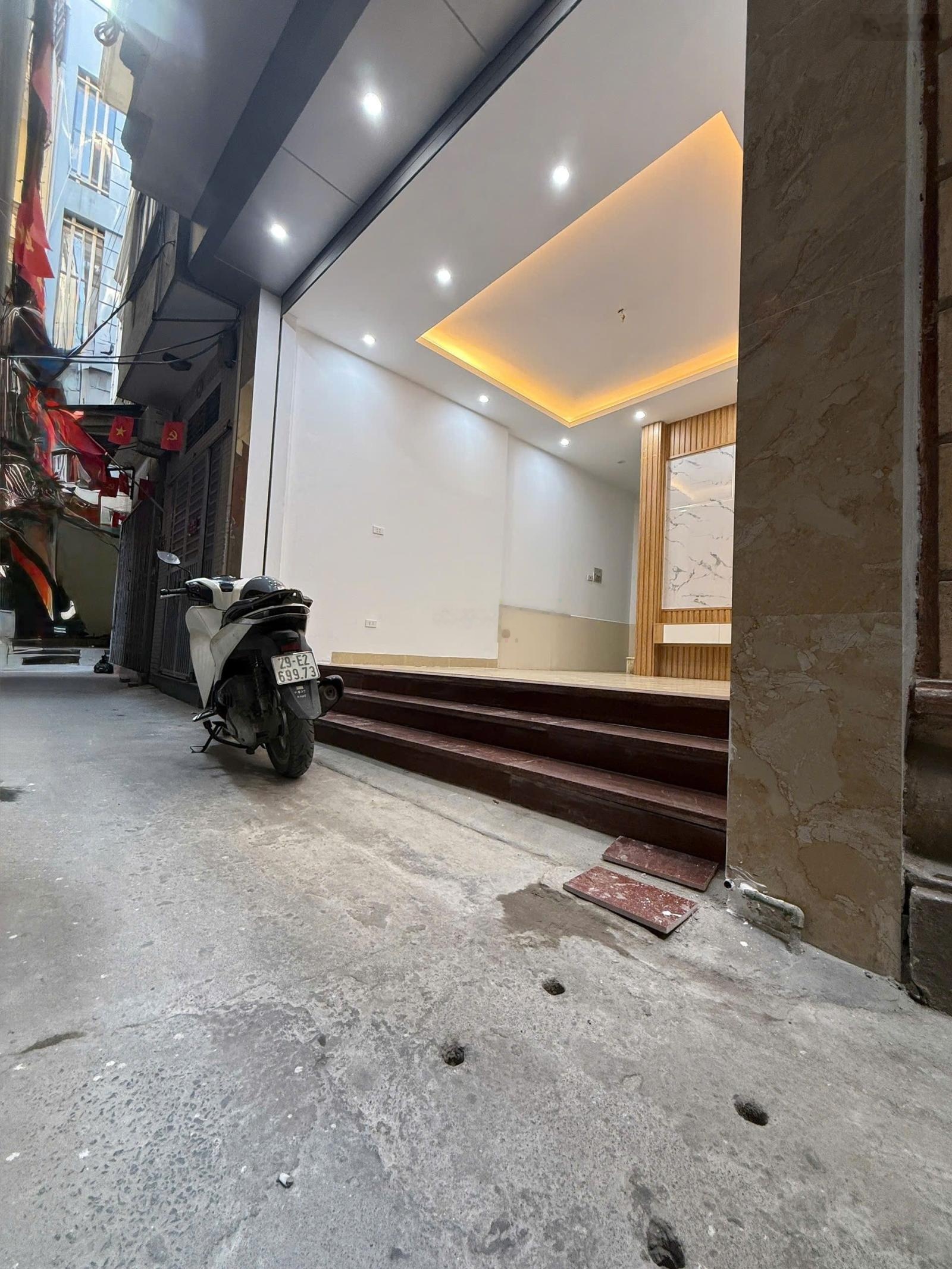 HOT Cầu Giấy, 55m2 5 tầng, mặt tiền 4.5m, ngõ thông kinh doanh, 30m ra ô tô, dân xây đẹp, 10.x tỷ