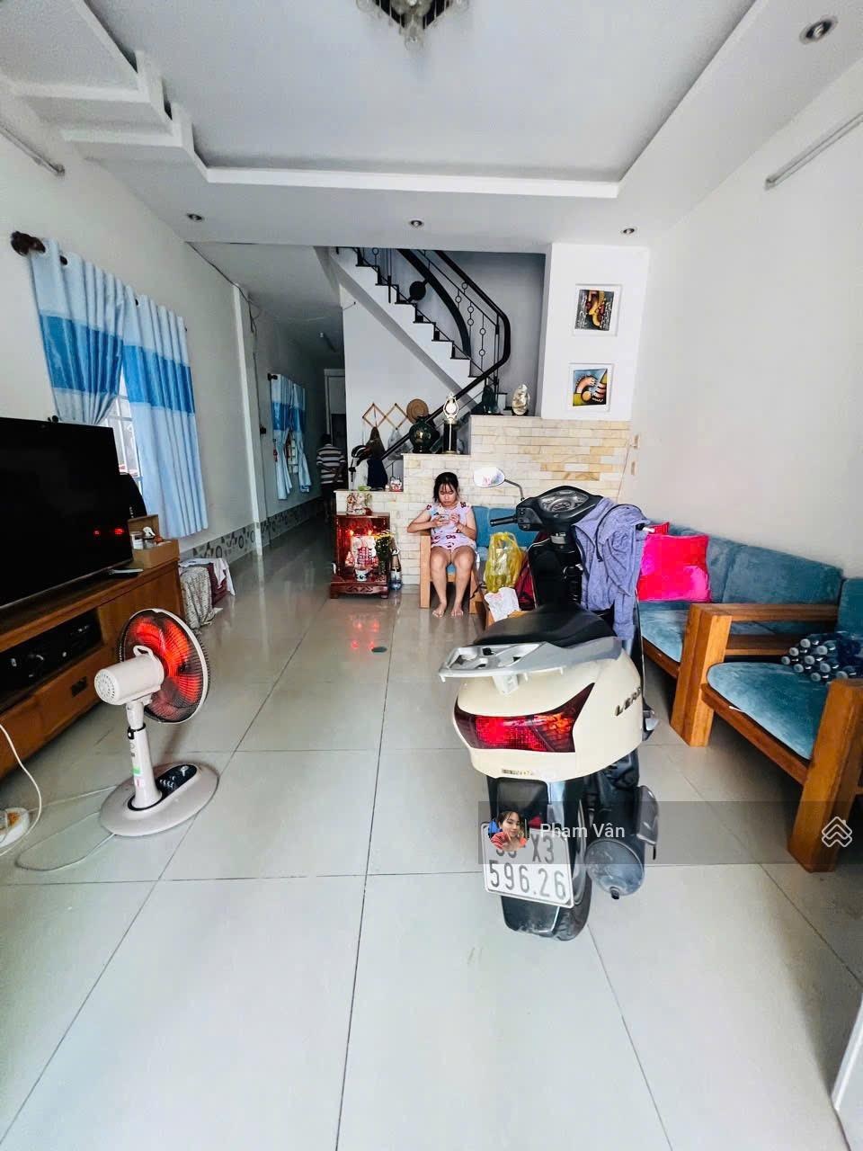 Sắp Tuyệt Chủng. Nhà 104m2- kiên cố - Mặt tiền đường gần Phạm Văn Đồng- Không lộ giới, rẻ hơn hẻm