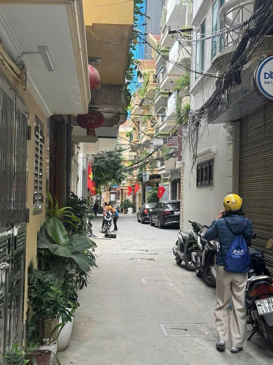 Bán nhà ngõ 379 Đội Cấn - Văn Cao - 12 tỷ - 63m2 sổ đỏ - ngõ oto vài m