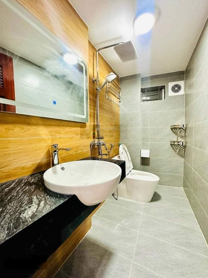 Nhà đẹp lô góc tại GIA THỤY/ NGUYỄN VĂN CỪ - 48m 5tấng còn mới - chỉ 10,7 tỷ.