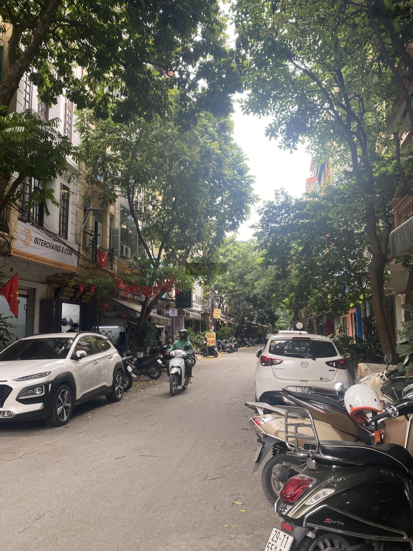 Cho thuê nhà vị trí đẹp phố Trung Kính, Cấu Giấy. DT 55m2, 4 tầng, mt 4.6m. văn phòng, kinh doanh