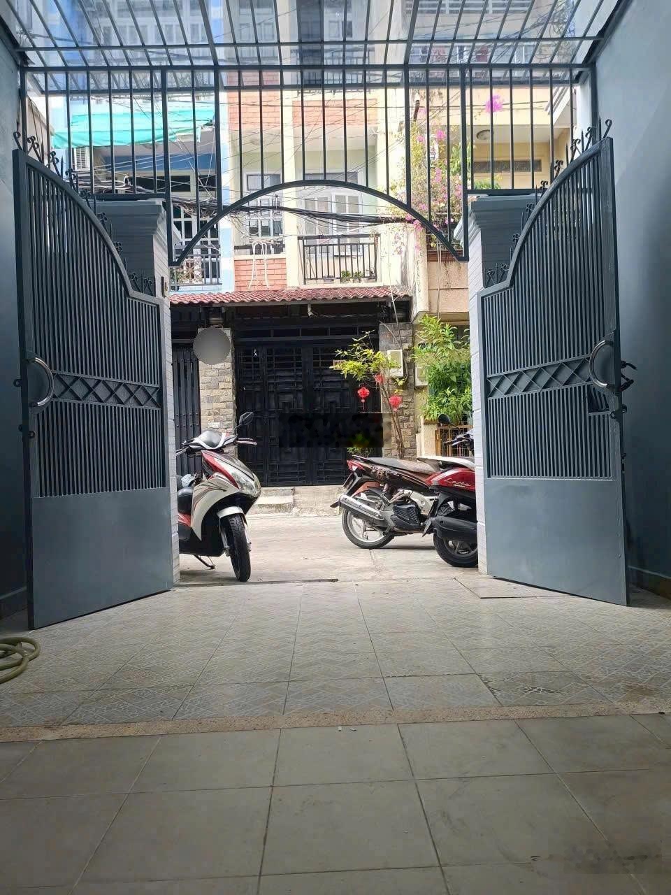 Nhà 3PN HXH CMT8 Tân Bình 3 tầng 15tr