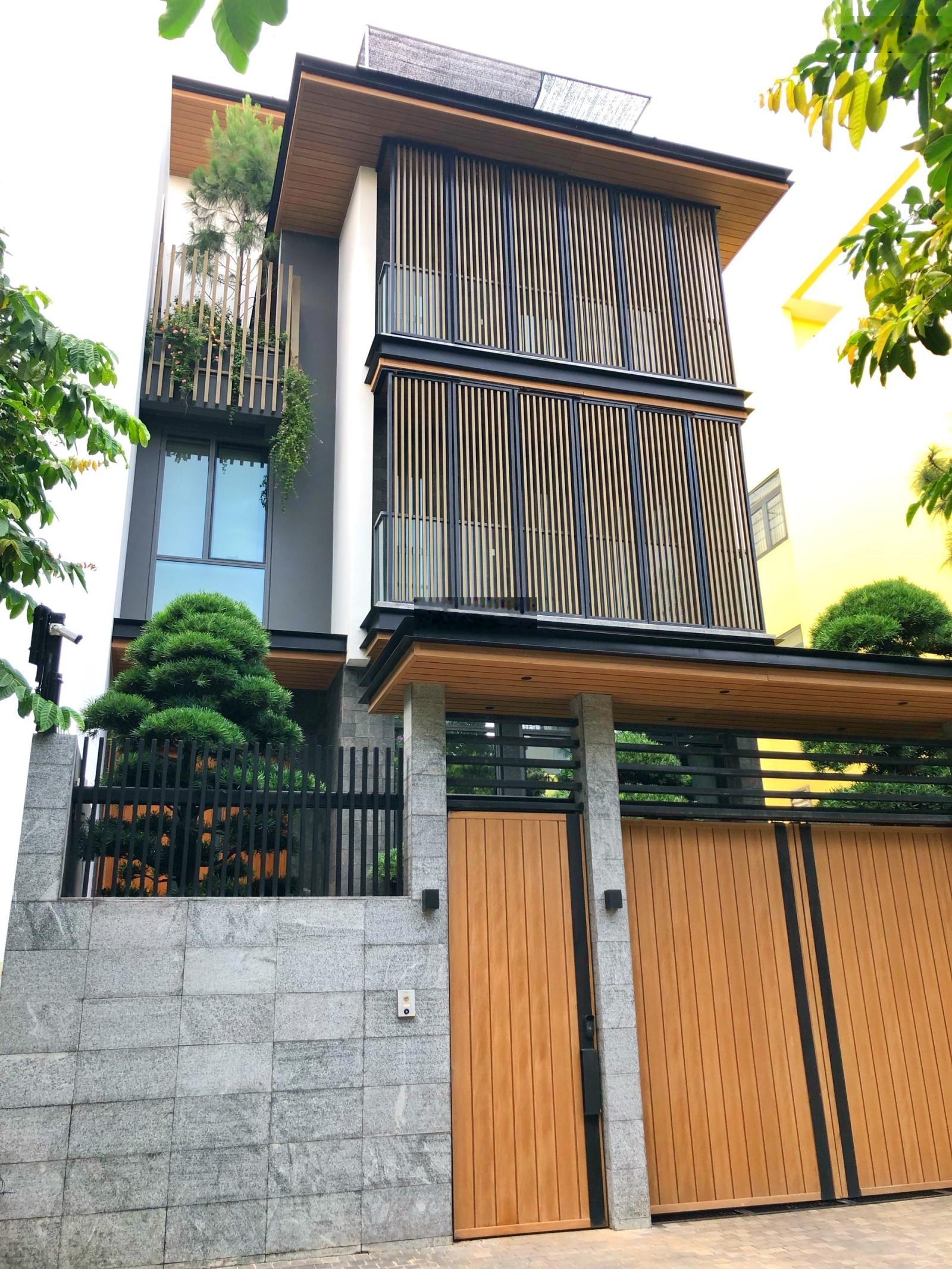 Siêu phẩm-Bán nhà góc 3MT Lê Thị Riêng, Bến Thành,Quận 1-(110m2) 4.5x24m-3 tầng, thang máy -28.5 tỷ