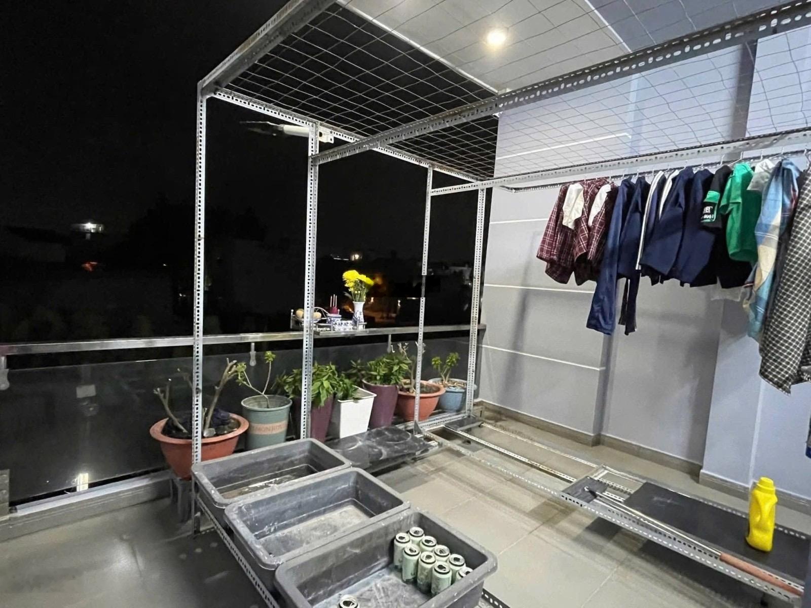 Cần bán gấp nhà 1 trệt 2 lầu sân thượng sát bên KDC Hồng Long Hiệp Bình Phước, giá 7,3 tỷ