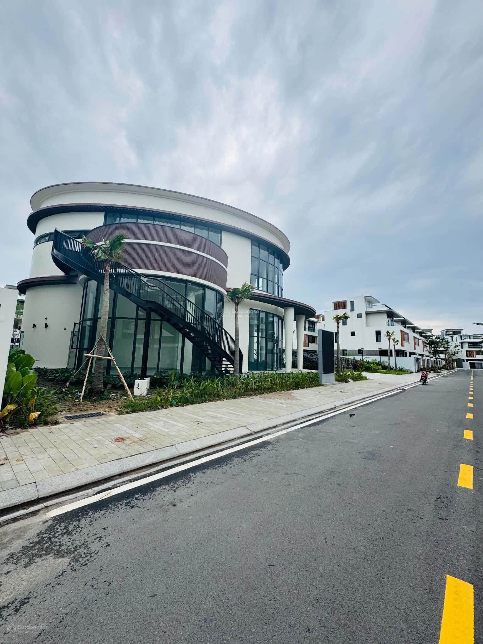 Chính chủ cần bán cắt lỗ gấp BT song lập Meyhome Capital phú quốc
