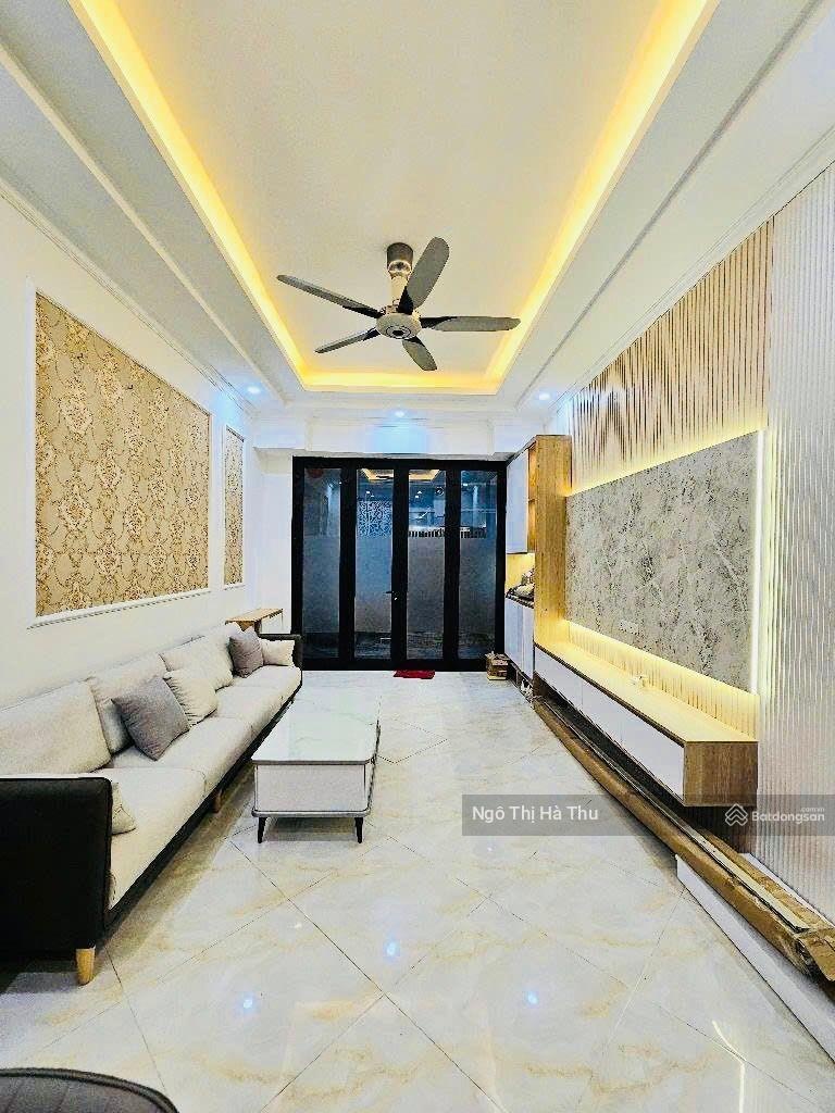 9.6 tỷ nhà Ngọc Thụy ô tô sát cửa full nội thất ở ngay