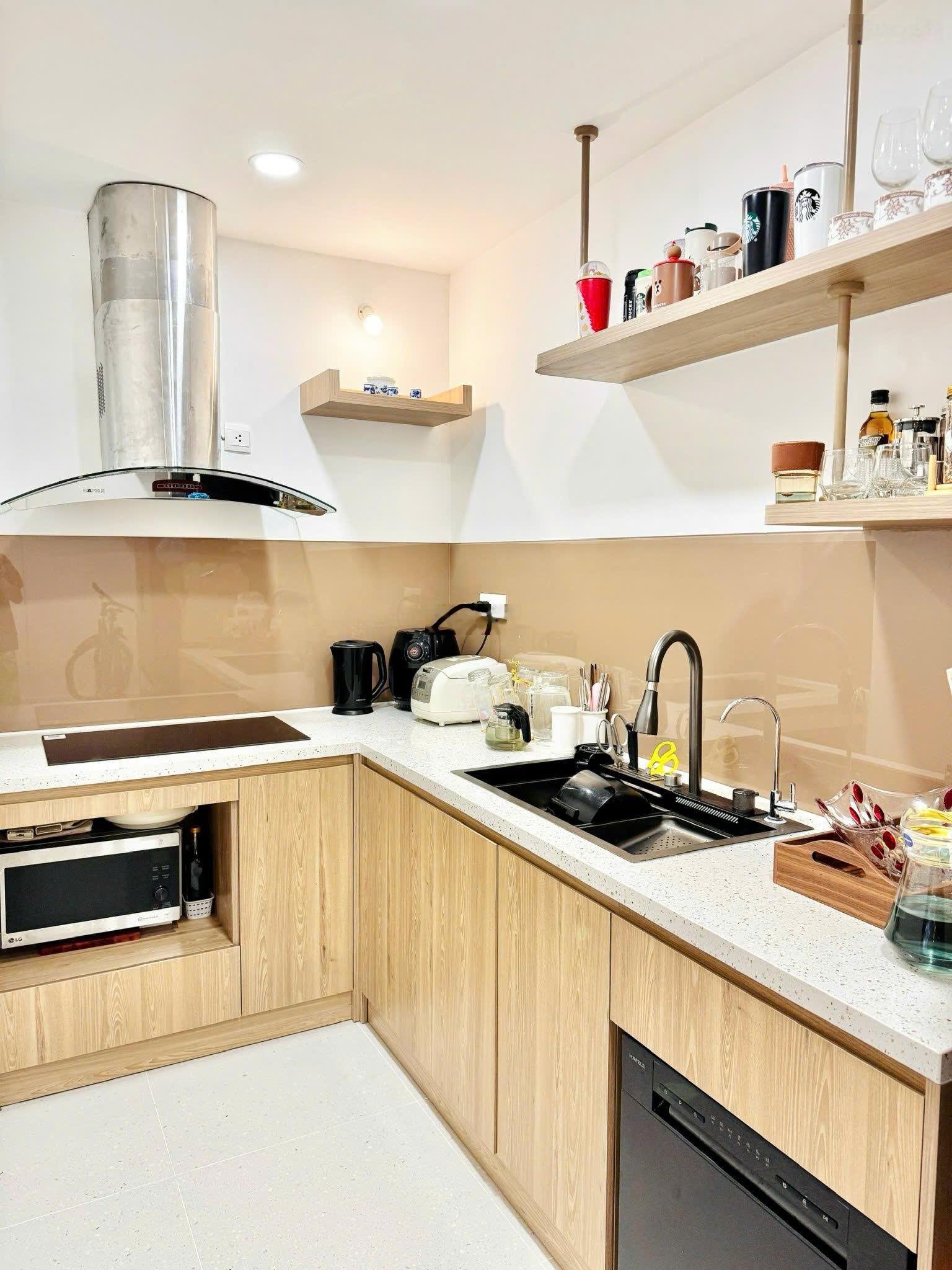 Cho thuê căn hộ sunrise city south 59m2 chỉ 16 triệu/ tháng. có ban công thoáng mát