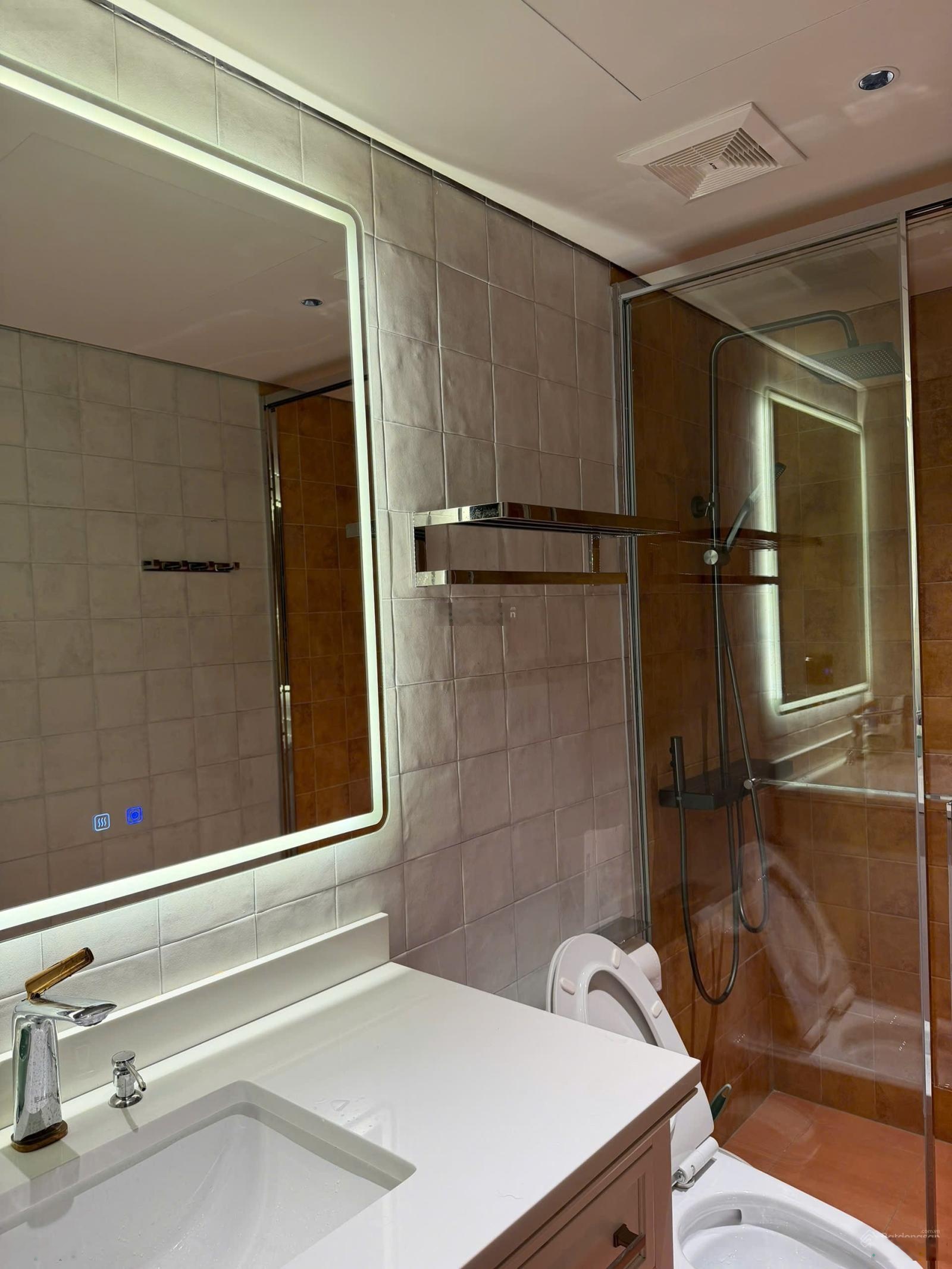 Chính chủ bán căn hộ ở 59 xuân diệu dle roi soleil view sông hồng,tầng caodt111m2,16.8 tỷ có bớt