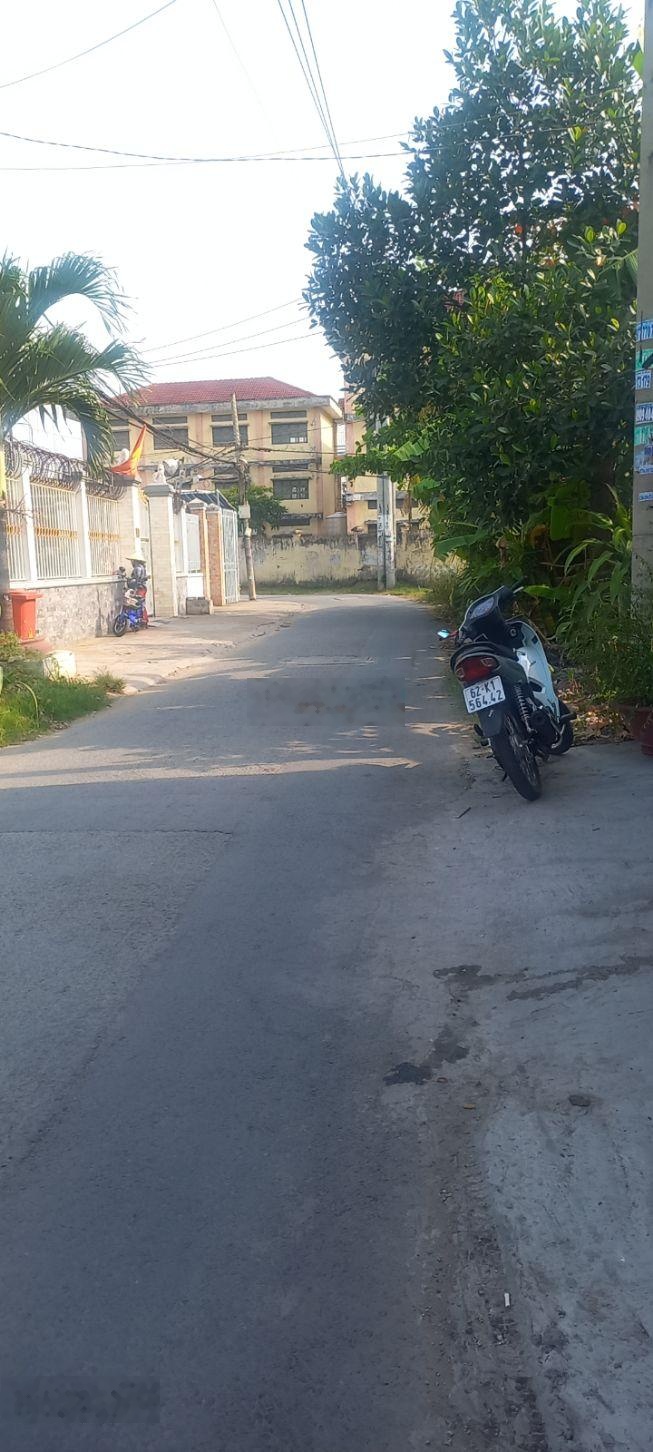 Cần bán đất đường xe hơi dt 64mv.xã bình chánh .TP Hồ chi Minh