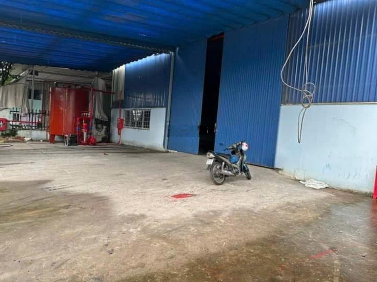 Cho thuê xưởng 950m2, Giá 55tr/tháng. Tai Thuận giao. TPHCM