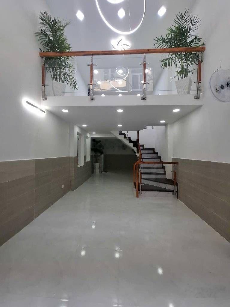 Cách 15m mặt tiền Phạm Văn Hai - 5 tầng lung linh nở hậu vượng lộc hơn 8 tỷ