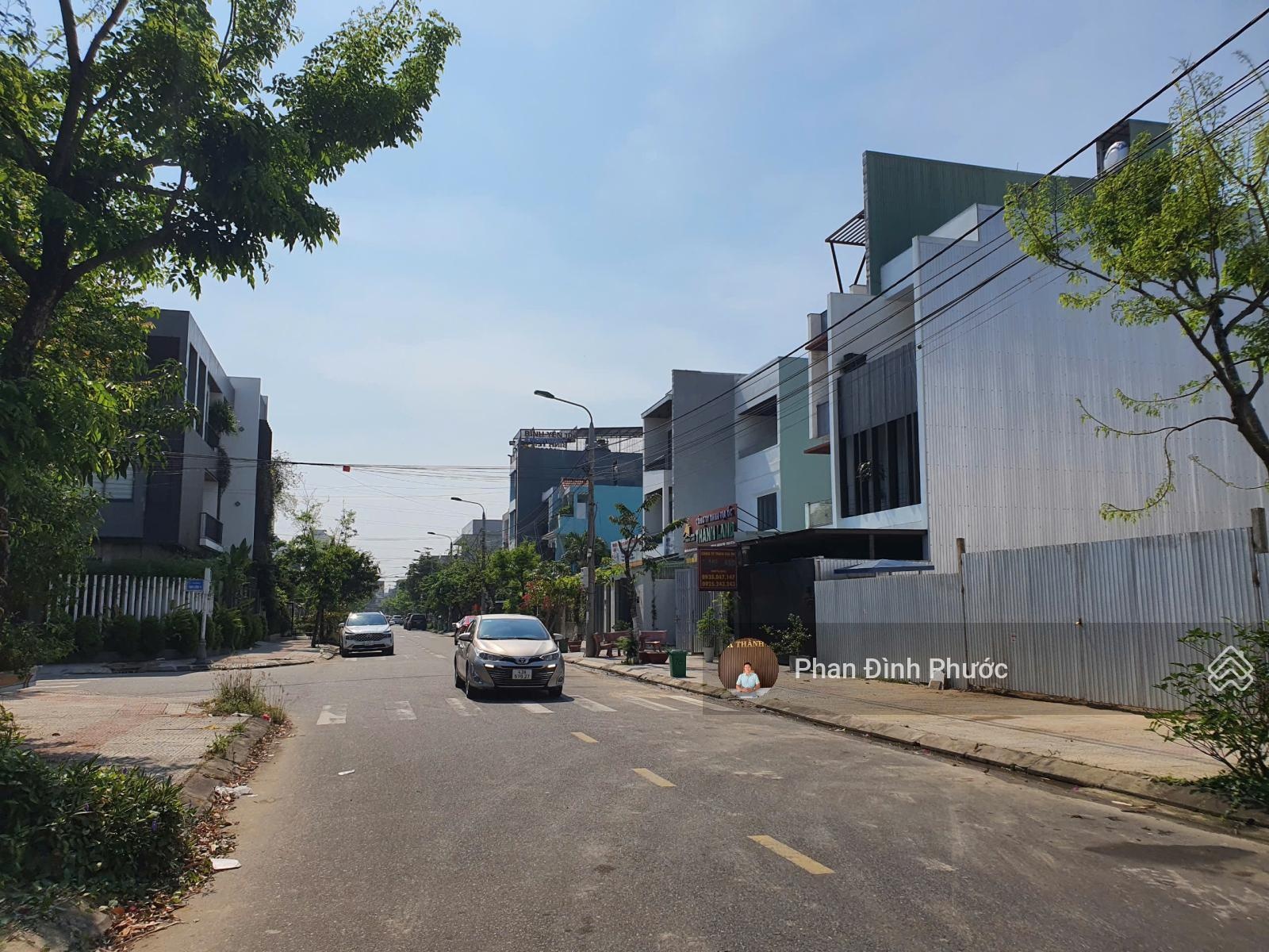 Bán đất đường Huỳnh Văn Gấm - DT: 121,2m2 - khu đảo vip Hòa Xuân