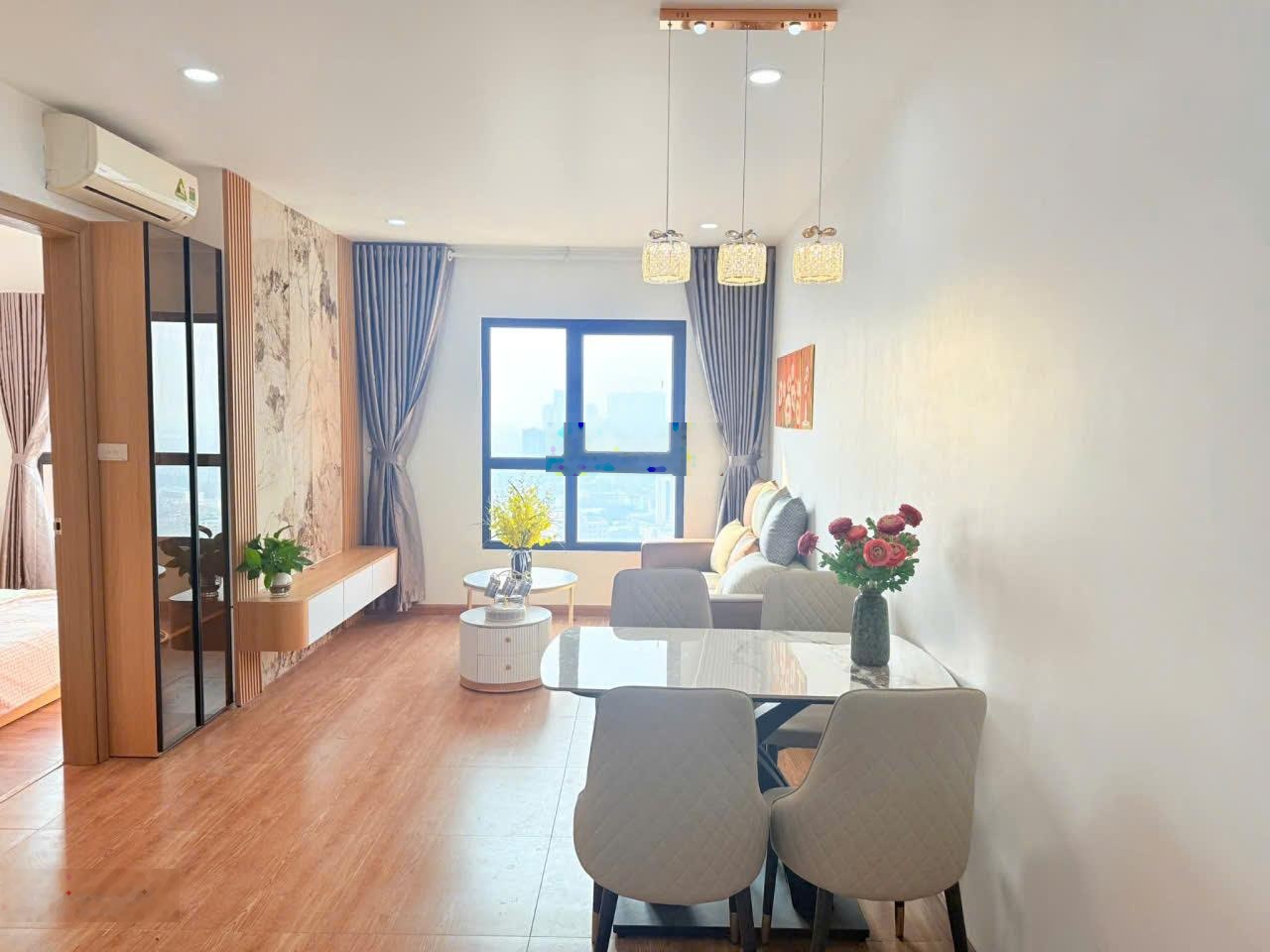 bán căn 2 ngủ full nội thất , nhà đẹp tại chung cư Samsora Vạn Phúc Lh em Định 0705545678