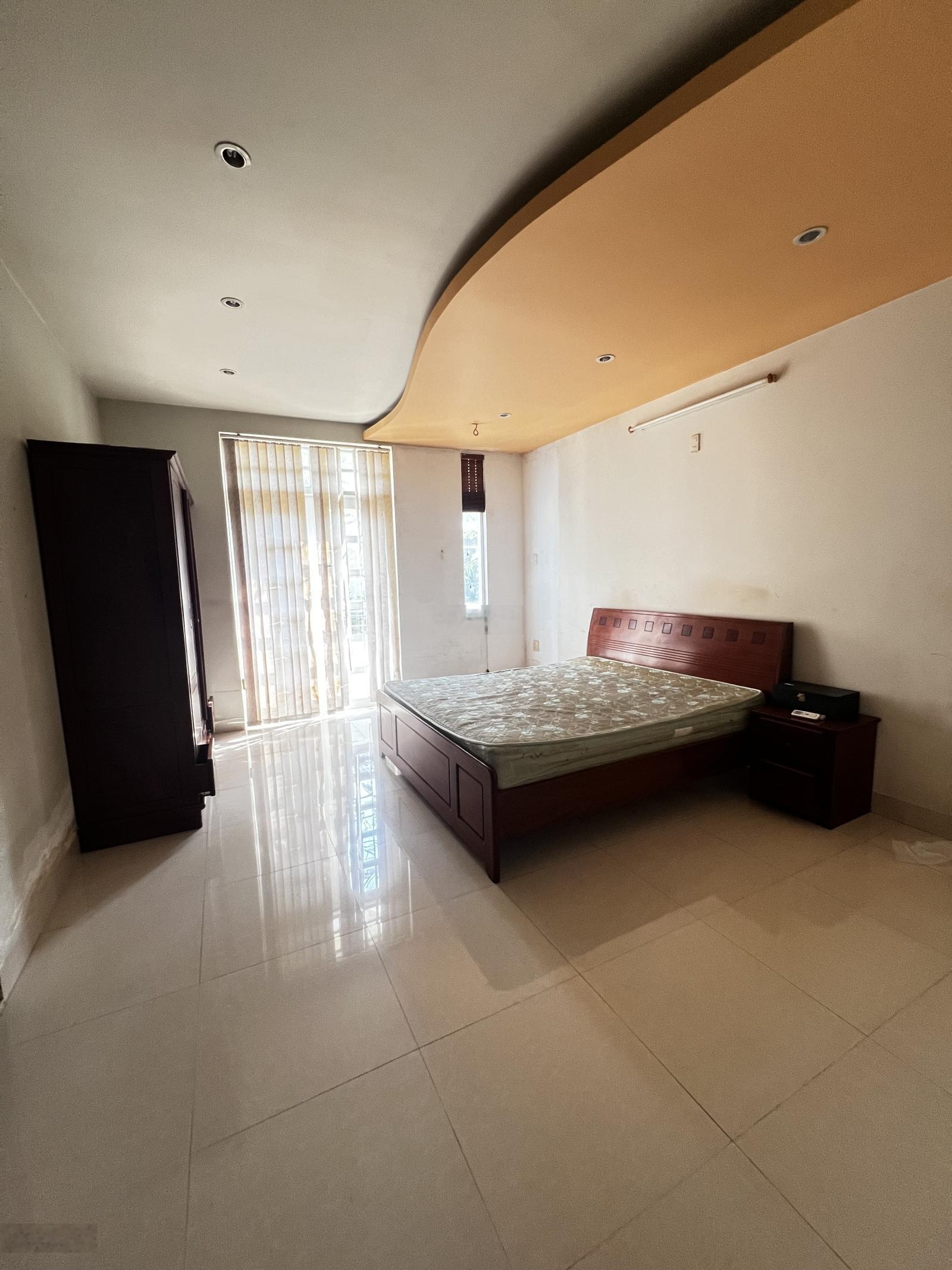 Cho thuê nhà 4 tầng (6 phòng ngủ) đường B1 Vĩnh Điềm Trung, gần biển, trung tâm Nha Trang