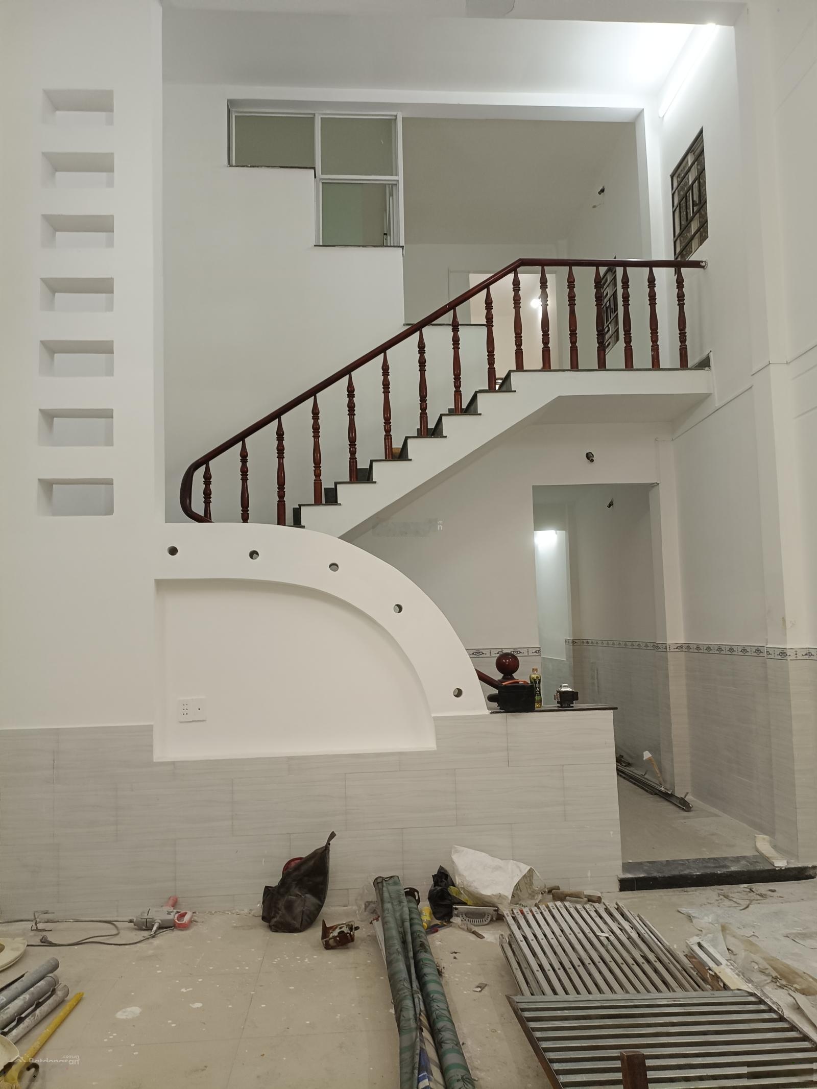 Bán nhà ngay chợ cầu, đông hưng thuận q12.