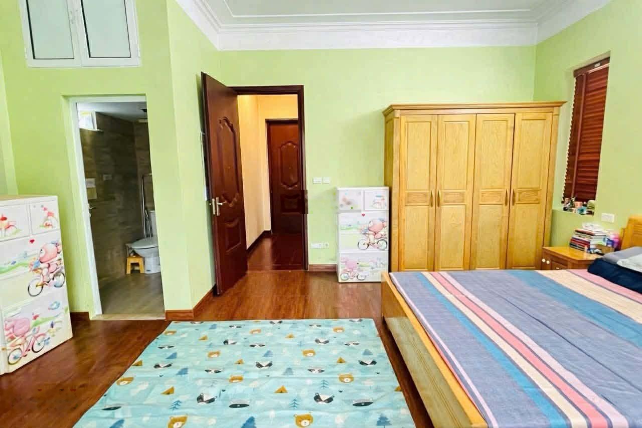 Bán nhà Lô góc, ngõ thông ôtô qua nhà tại Lạc Long Quân,view Hồ,ko dính quy hoạch