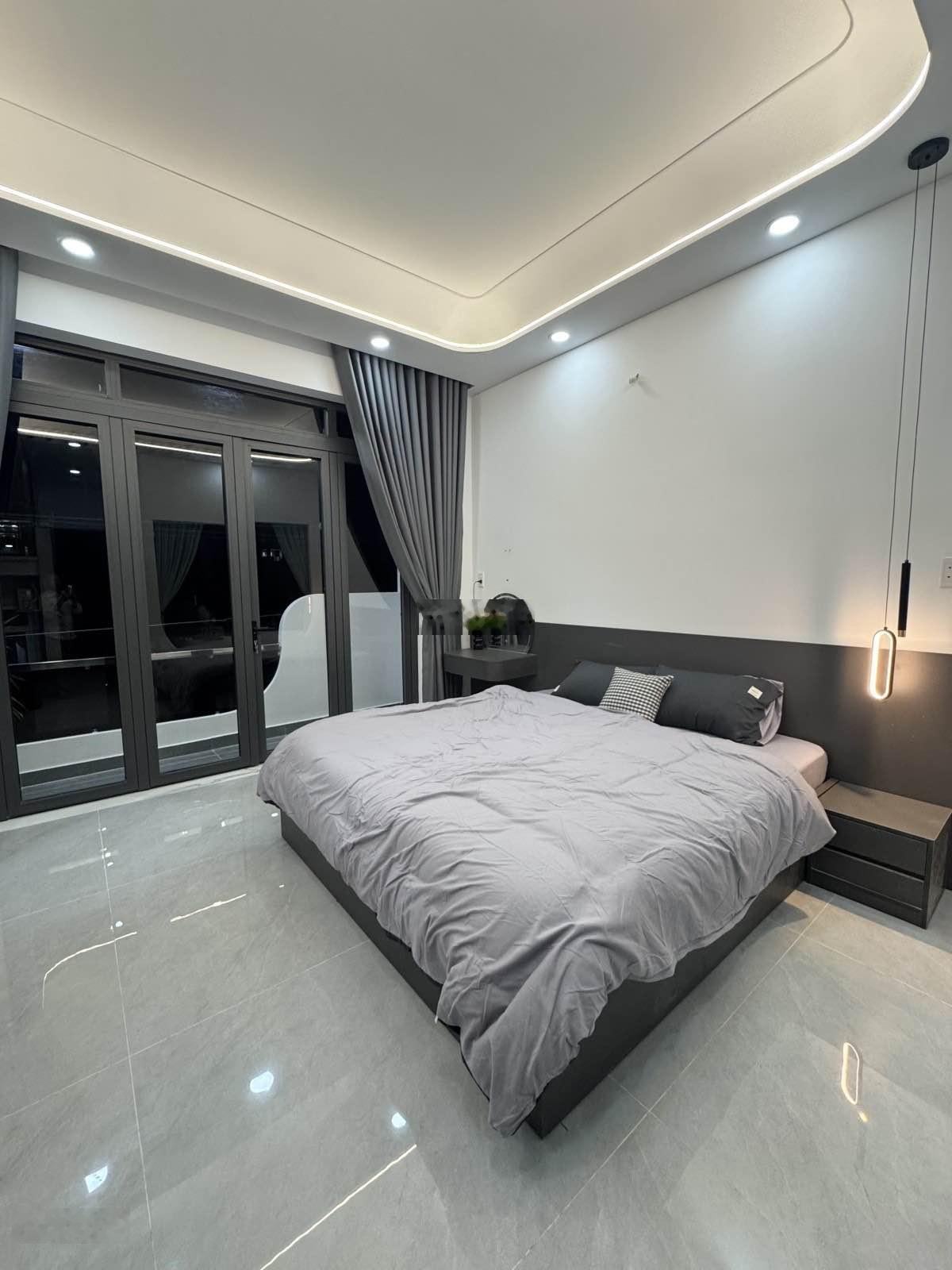 Quá vip! nhà bán nguyễn thị tần, kd sầm uất